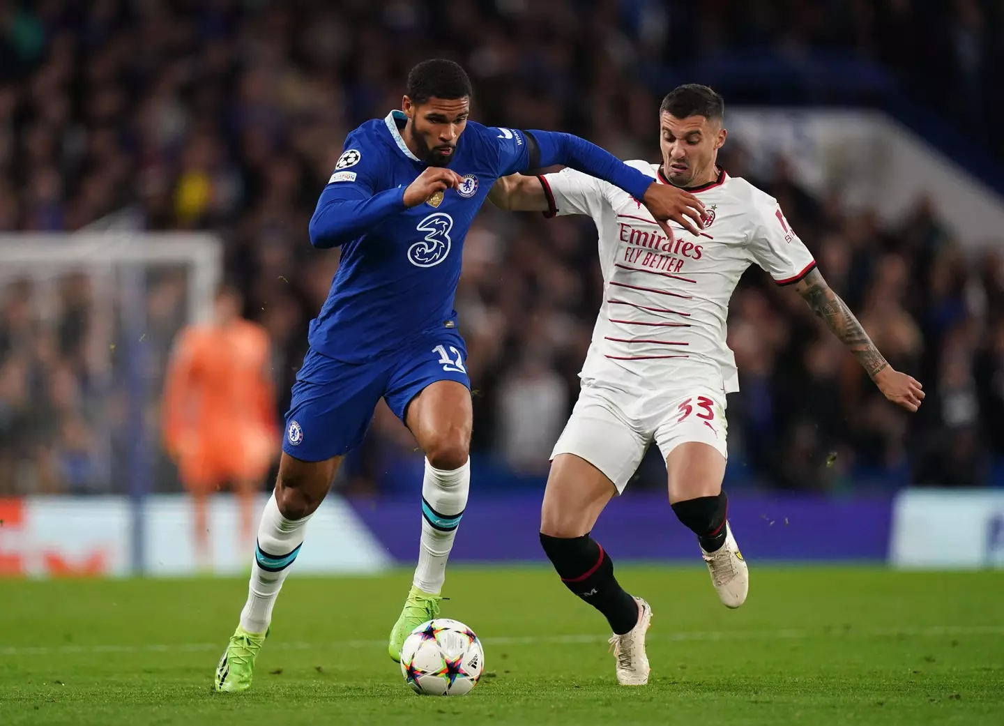 Ruben Loftus-Cheek on the ball against AC Milan. (Alamy)