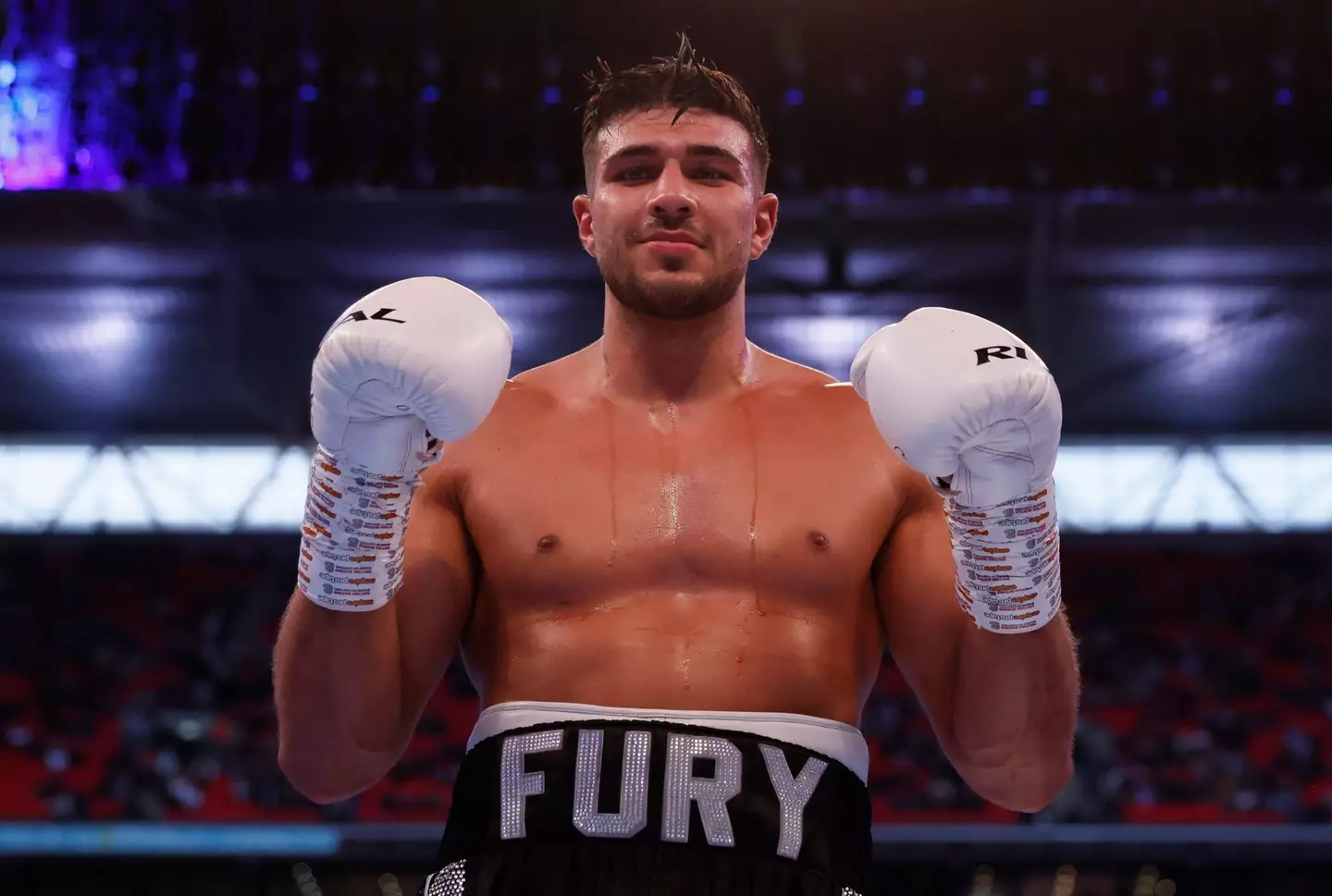 Tommy Fury celebrates after winning his fight against Daniel Bocianski. Image: Alamy 