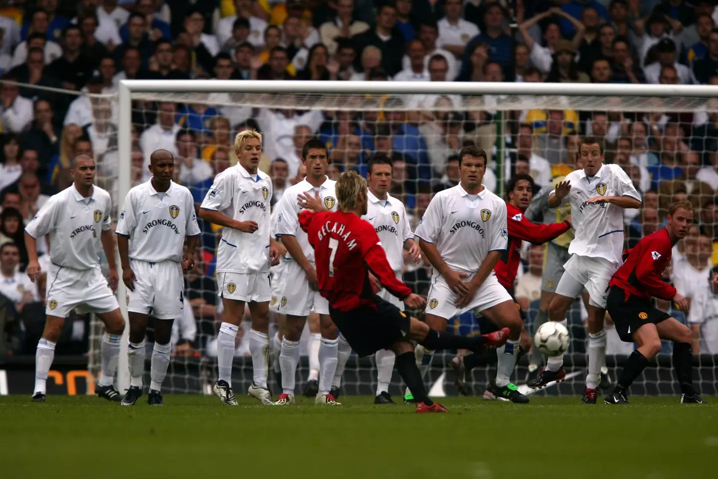 David Beckham is one of the few players who made the No.7 shirt at Manchester United so iconic. (Alamy)