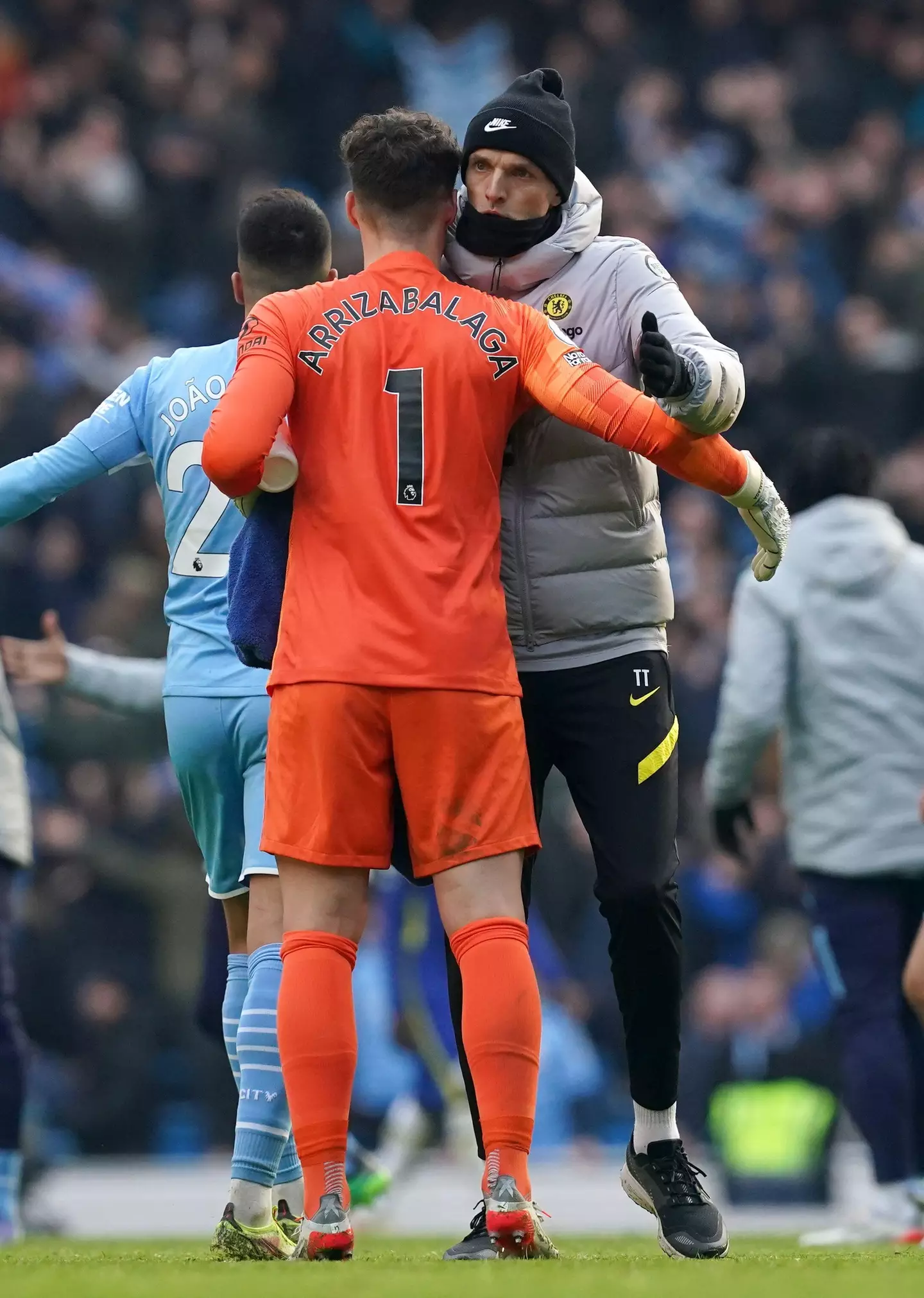 Chelsea manager Thomas Tuchel embraces Kepa Arrizabalaga after the Premier League match at Etihad Stadium. (Alamy)