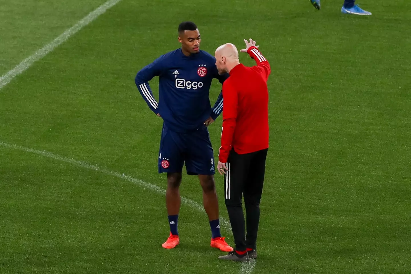 Erik ten Hag and Ryan Gravenberch in dialogue during a training session. Image: Getty
