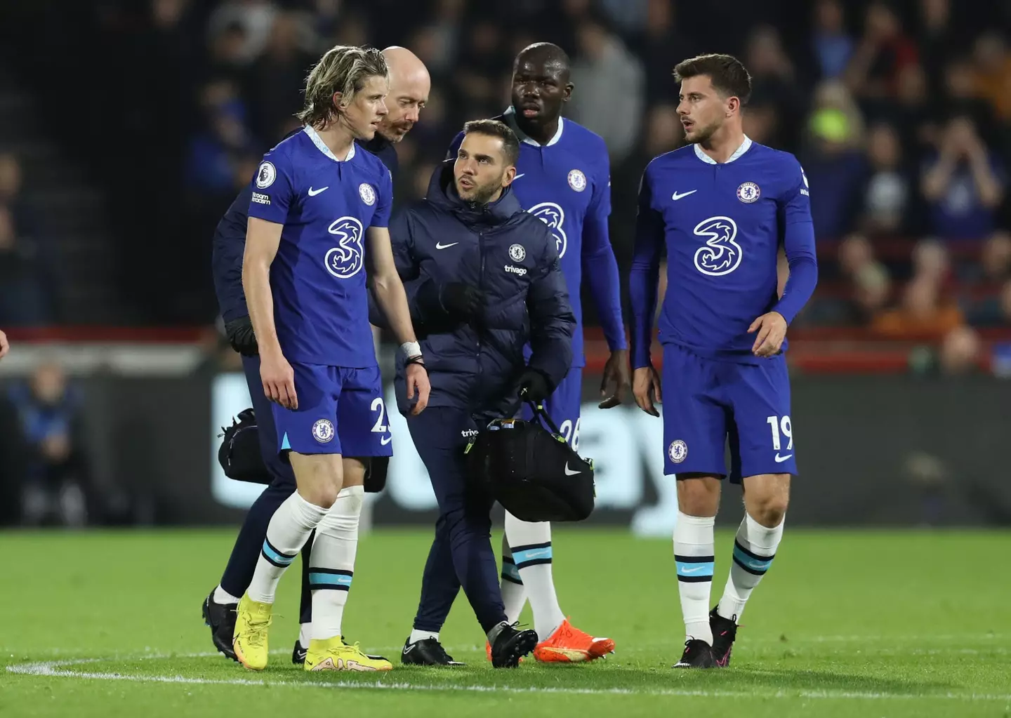 Conor Gallagher of Chelsea leaves the pitch after picking up and injury during the Premier League match. (Alamy)