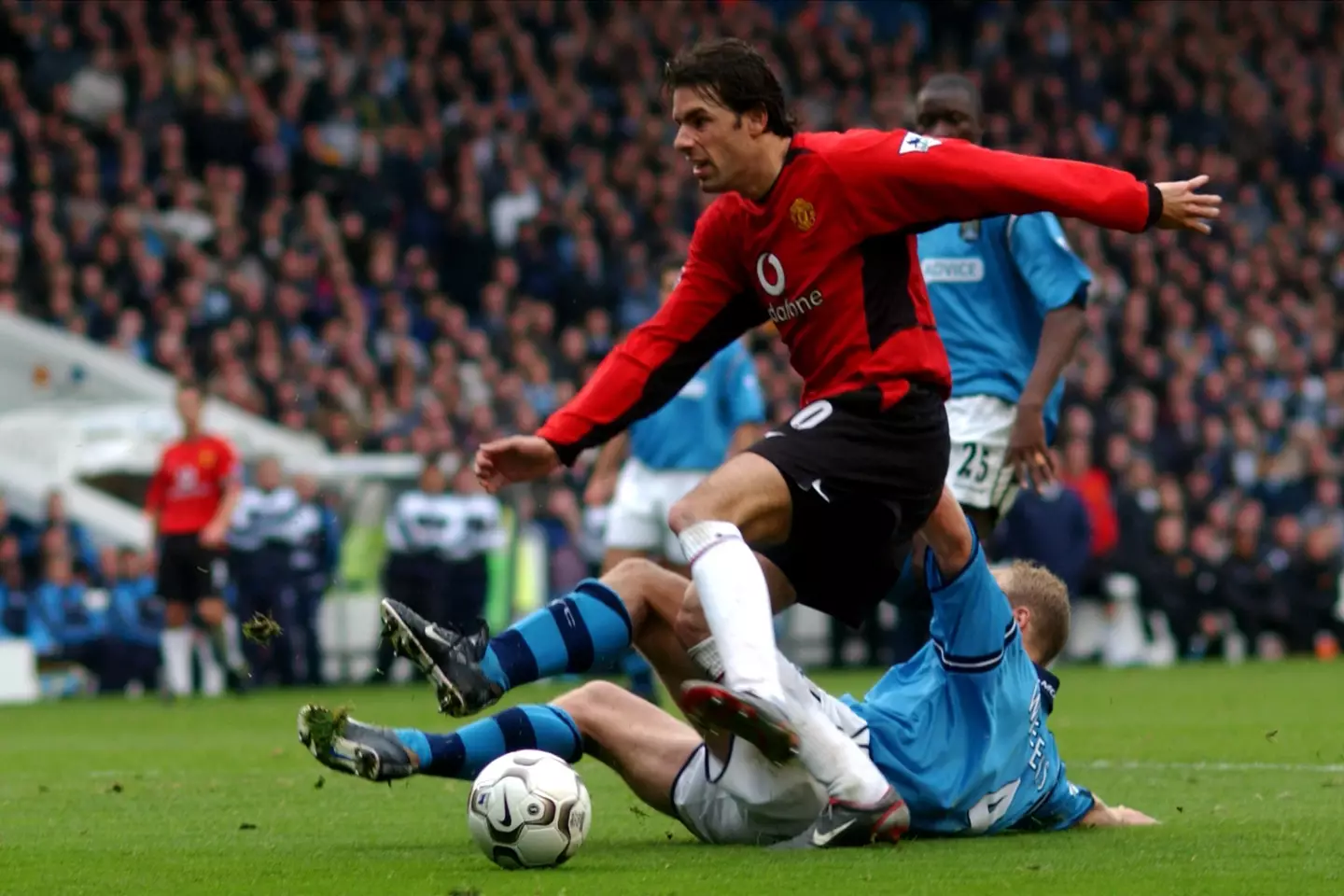 Ruud van Nistelrooy in action against Manchester City. Image: Alamy 