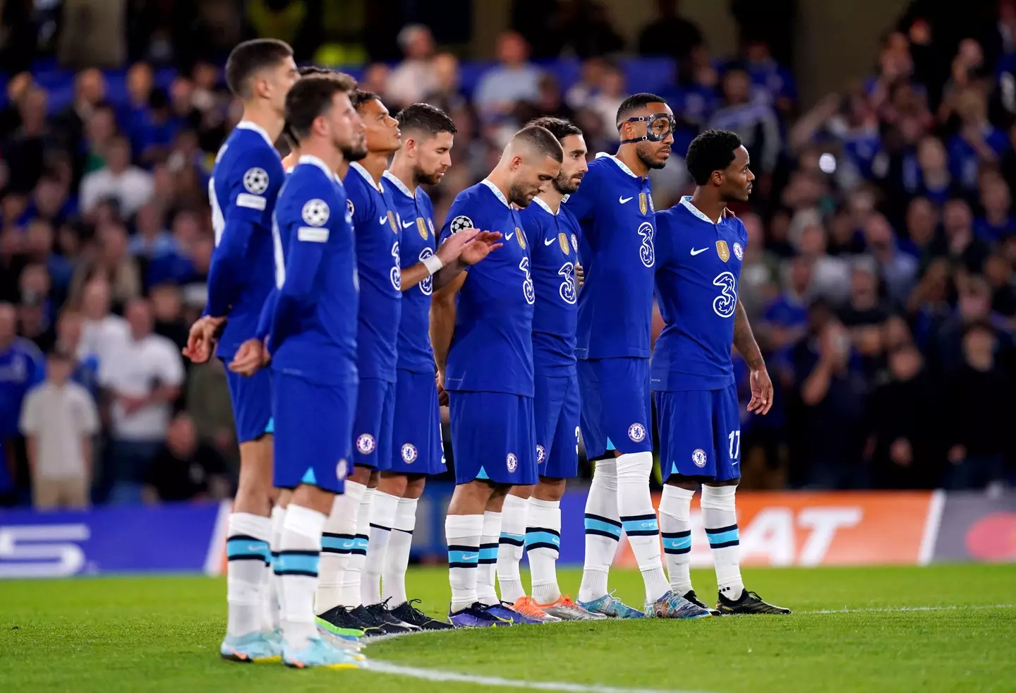 Chelsea players lining-up prepared for kick-off against FC Salzburg. (Alamy)
