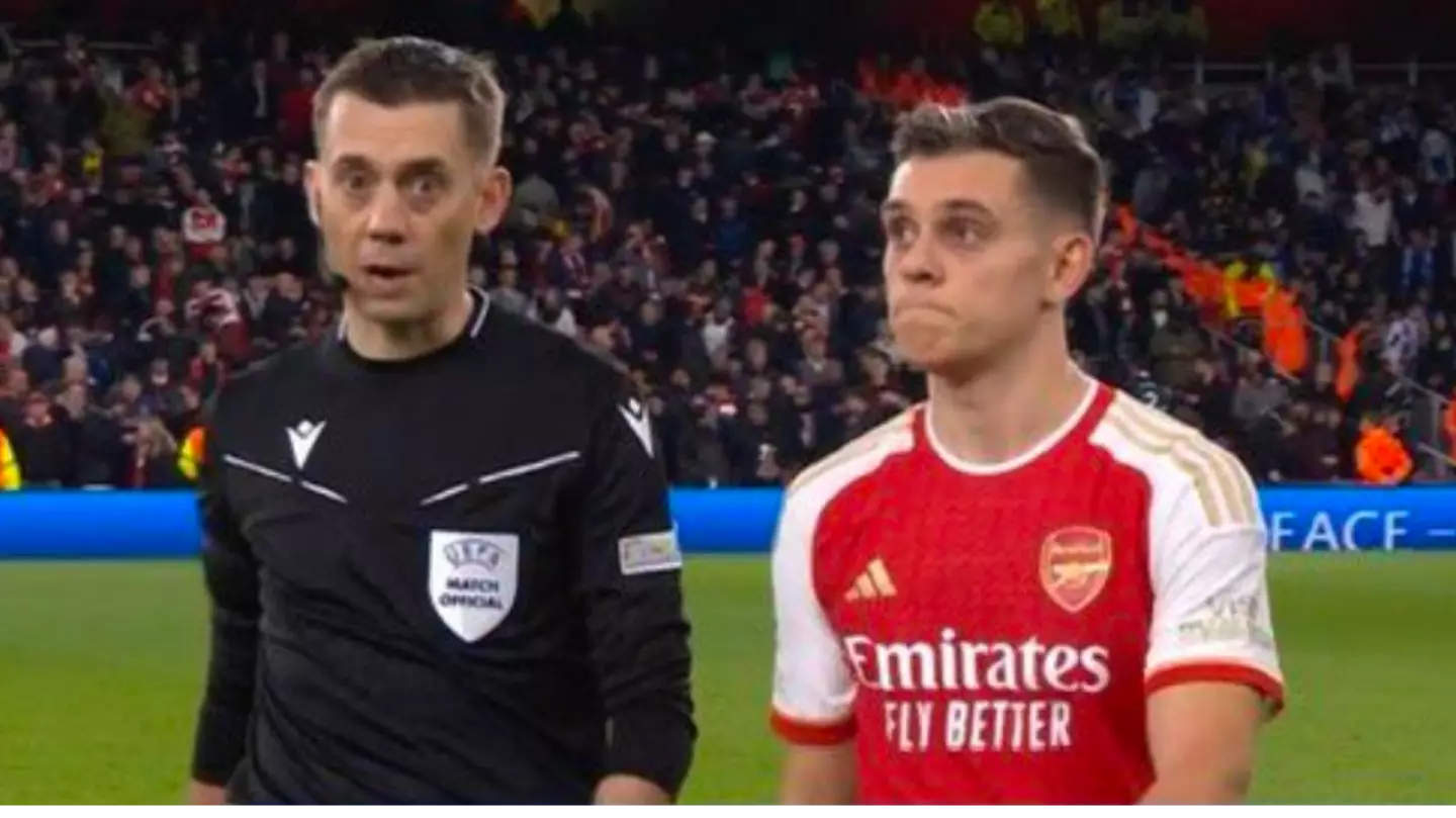 Fans make same joke after cameras capture Leandro Trossard speaking to referee at half-time
