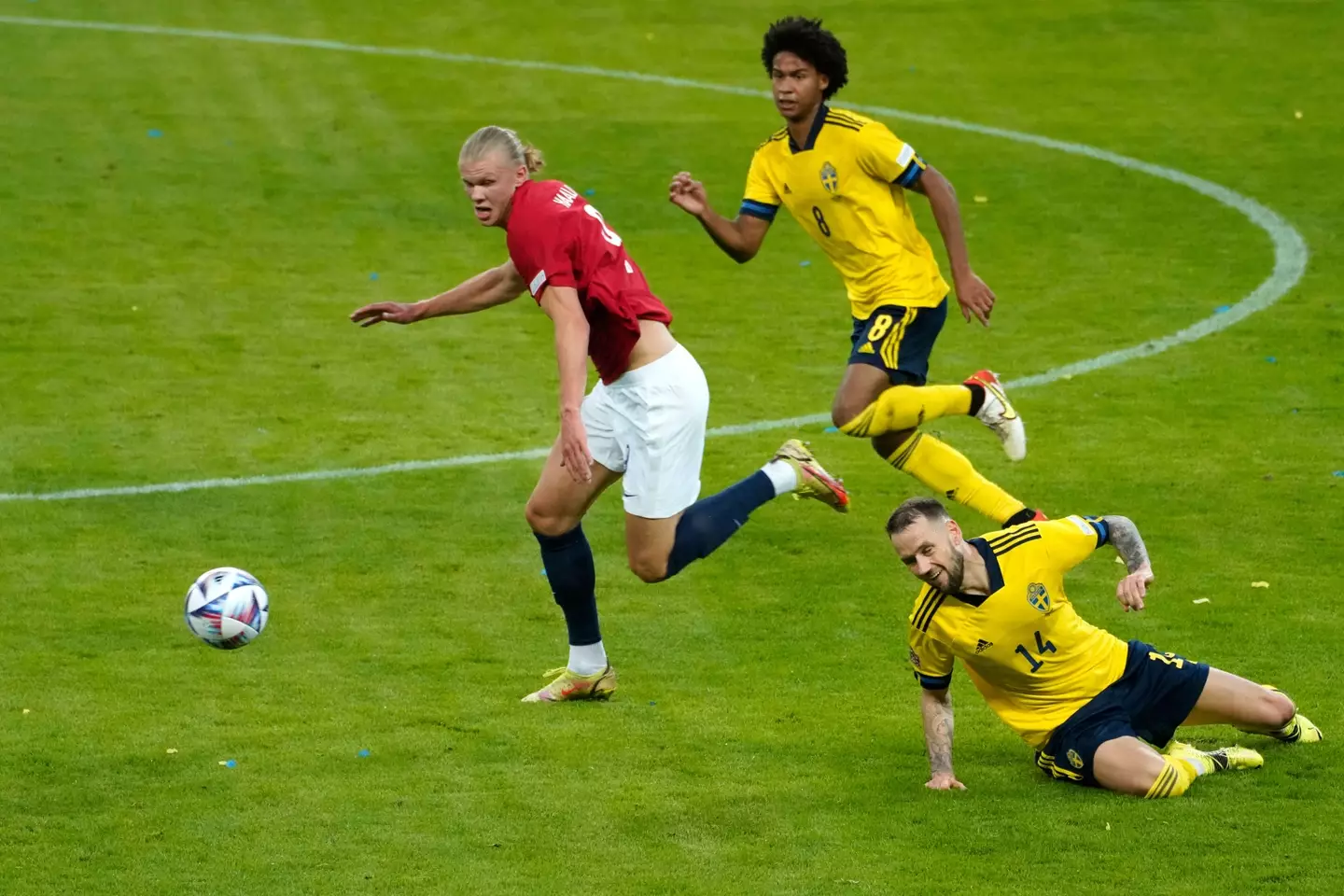 Haaland leaving Milosevic on the ground during the game. Image: Alamy