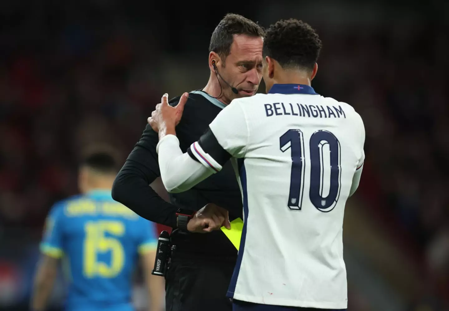 Artur Soares Dias in discussion with Jude Bellingham during England versus Brazil (