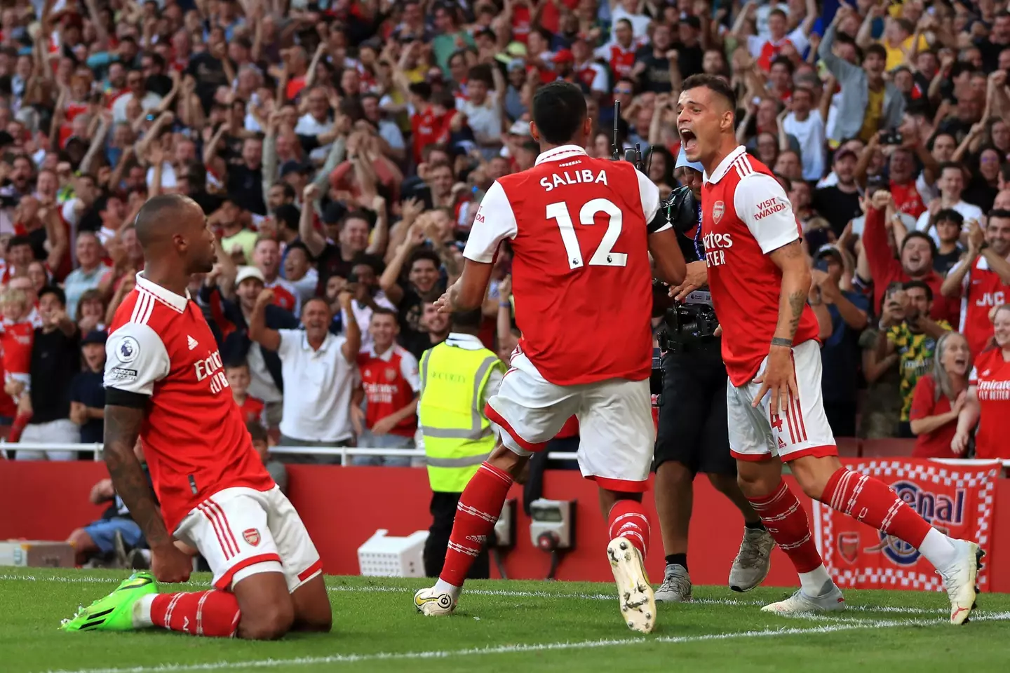 Gabriel celebrates scoring the winner with Saliba and Granit Xhaka. (Image