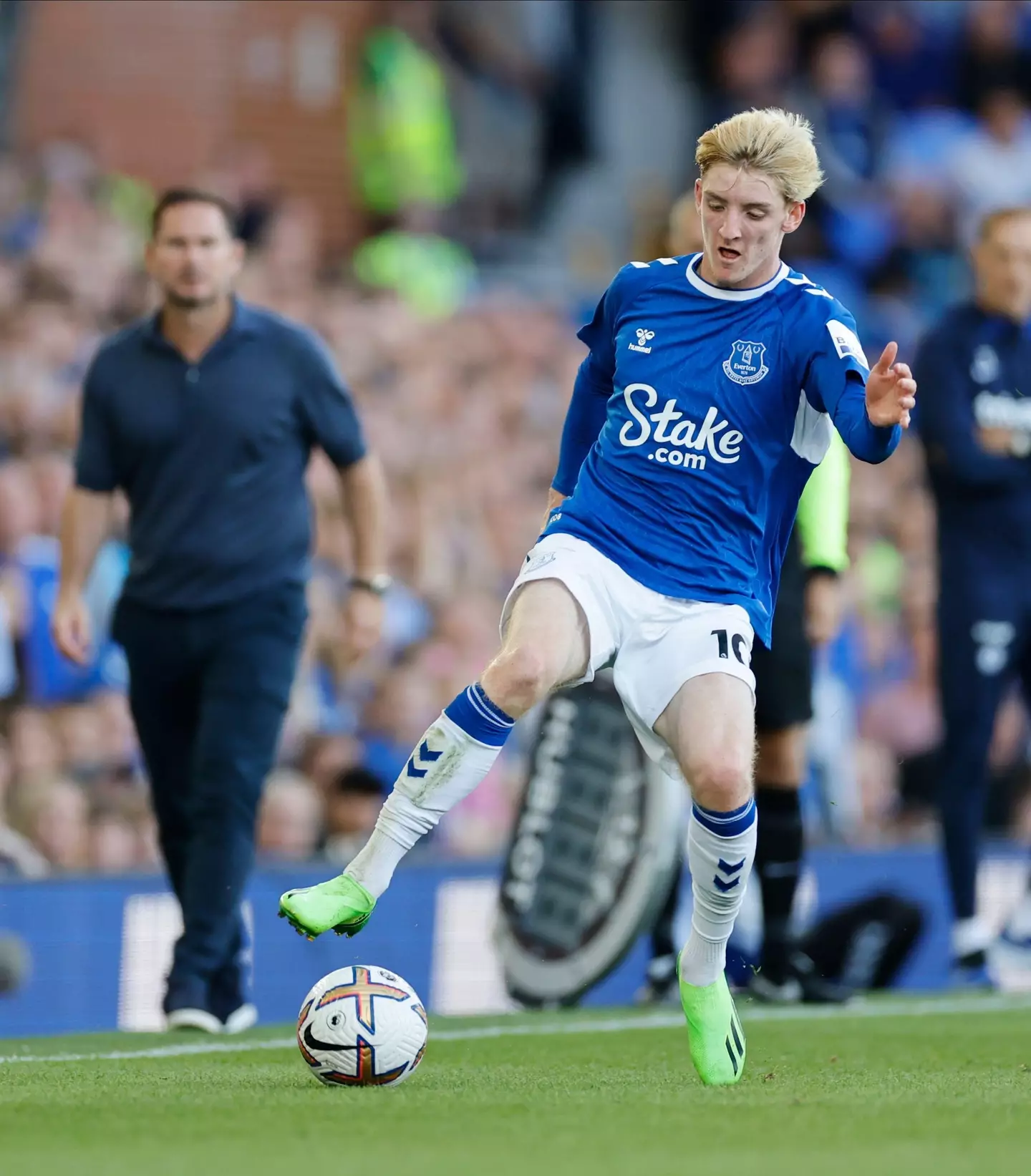 Anthony Gordon in Premier League action against Chelsea. (Alamy)