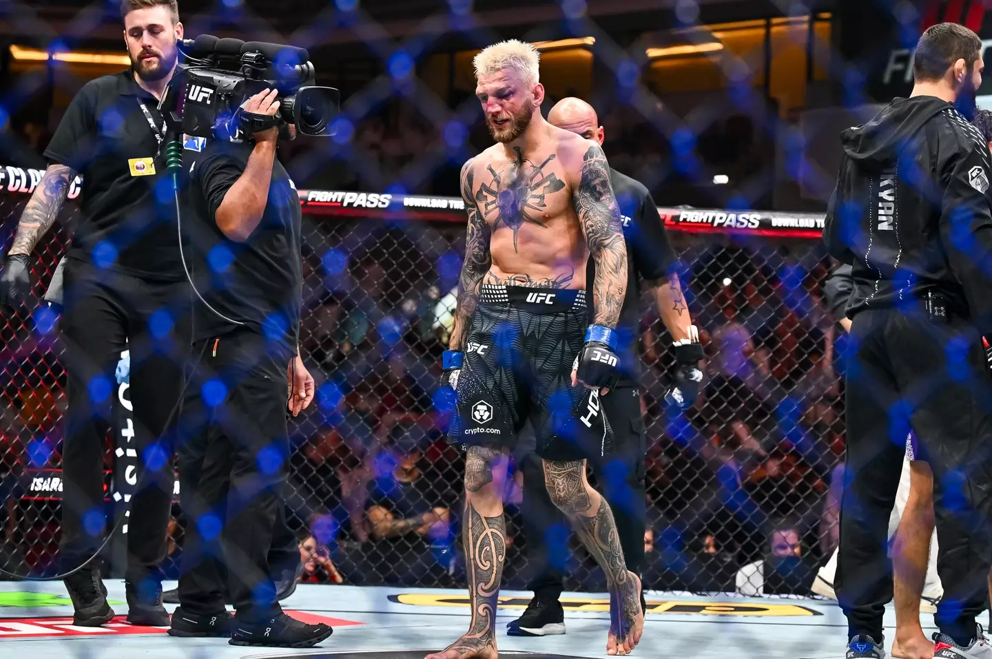 Dan Hooker cuts a dejected figure after losing to Arman Tsarukyan. Image: Getty