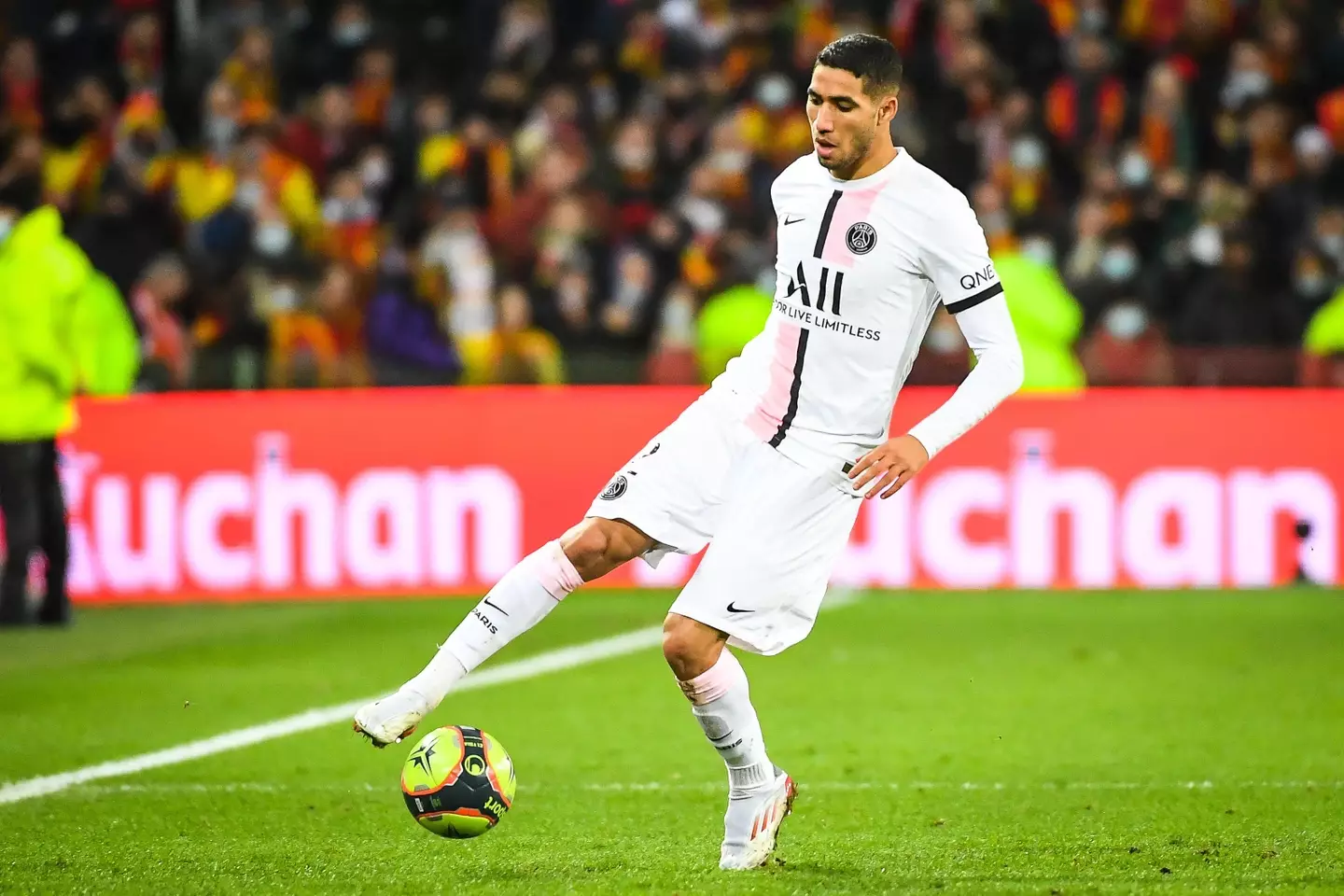 Achraf Hakimi on the ball for PSG in a Ligue 1 clash. (Alamy)