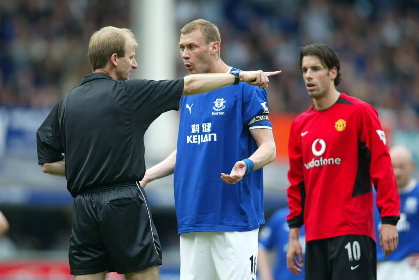 Duncan Ferguson in action for Everton (Credit:Getty)
