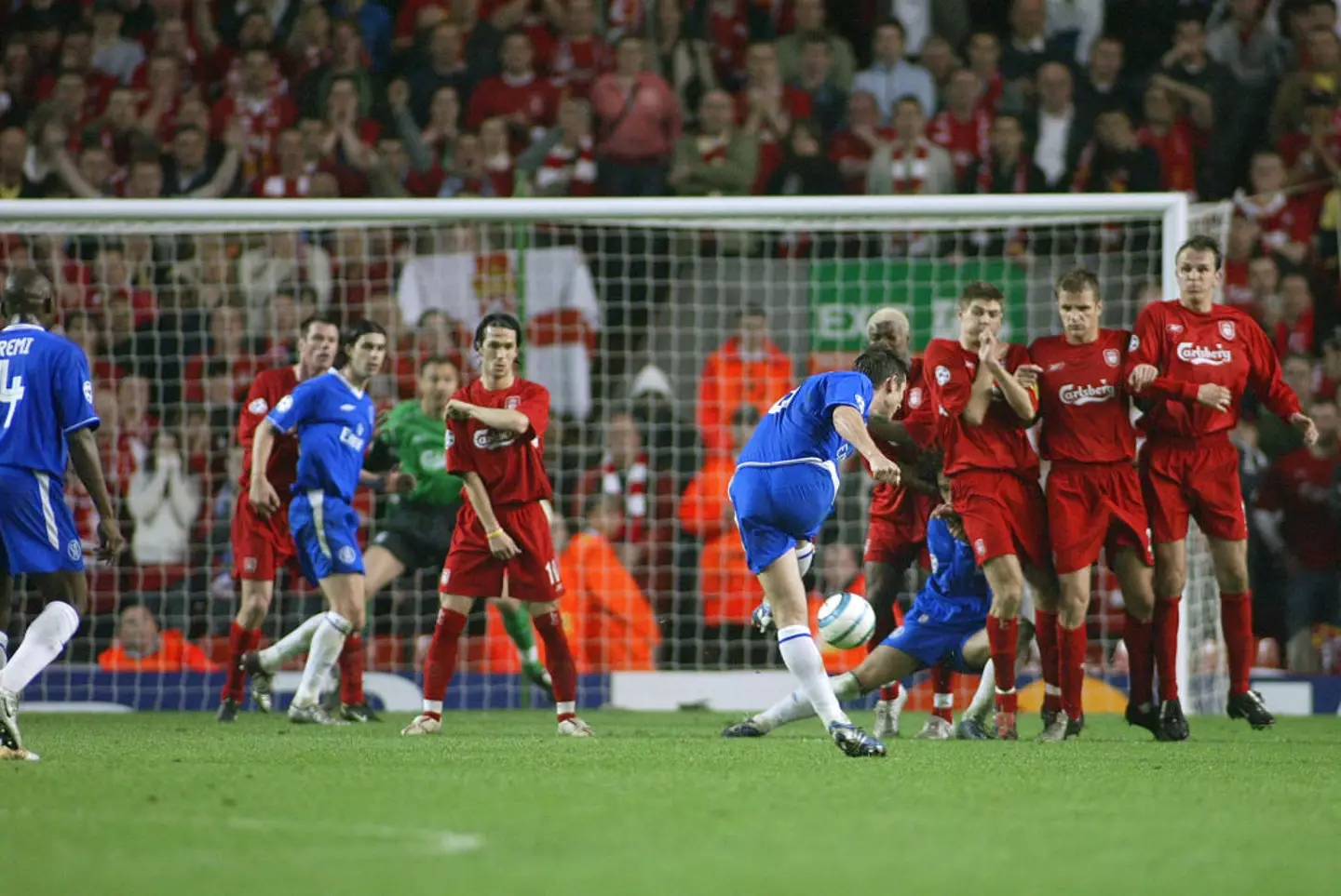 Chelsea vs Liverpool in 2005 (Credit:Getty)