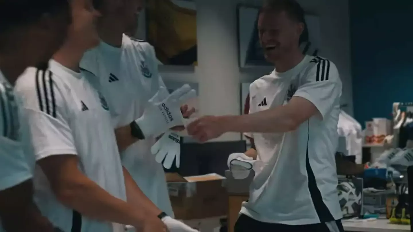 Dan Burn's missing finger had Newcastle teammates in hysterics. Image: YouTube/Newcastle United