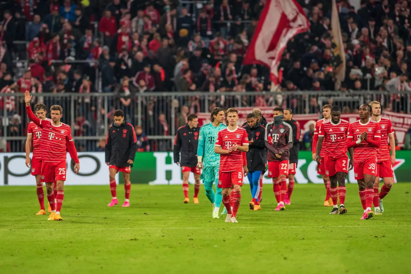 Bayern Munich players applaud their fans. Image: Alamy