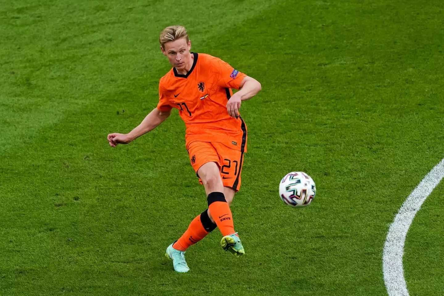 Frenkie de Jong's future hangs in the balance as Barcelona and Manchester United stand firm. (Alamy)