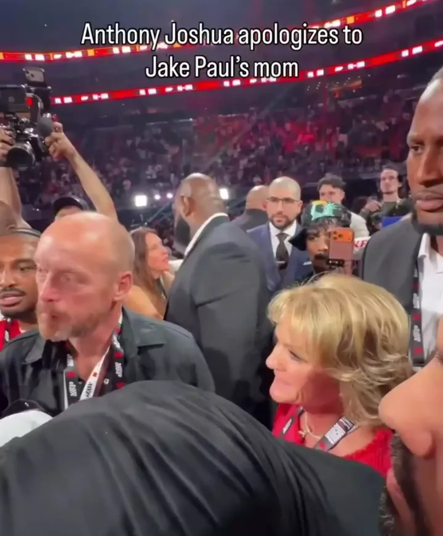Anthony Joshua apologised to Jake Paul's mum after beating her son. Image: Instagram/Getw