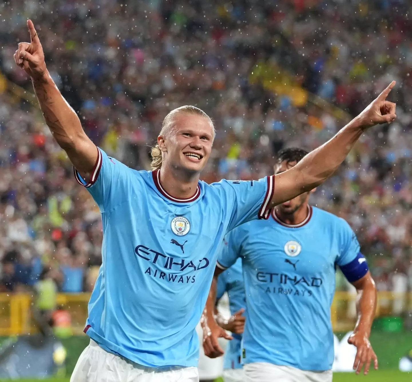 Erling Haaland in a Man City shirt for the first time (ManCity.com)