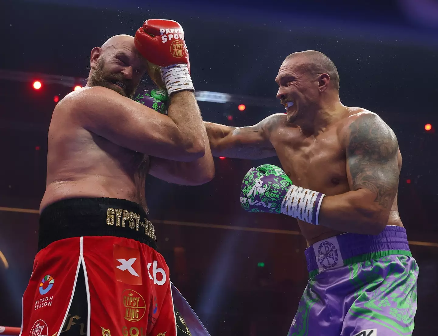 Oleksandr Usyk lands a punch on Tyson Fury. Image: Getty