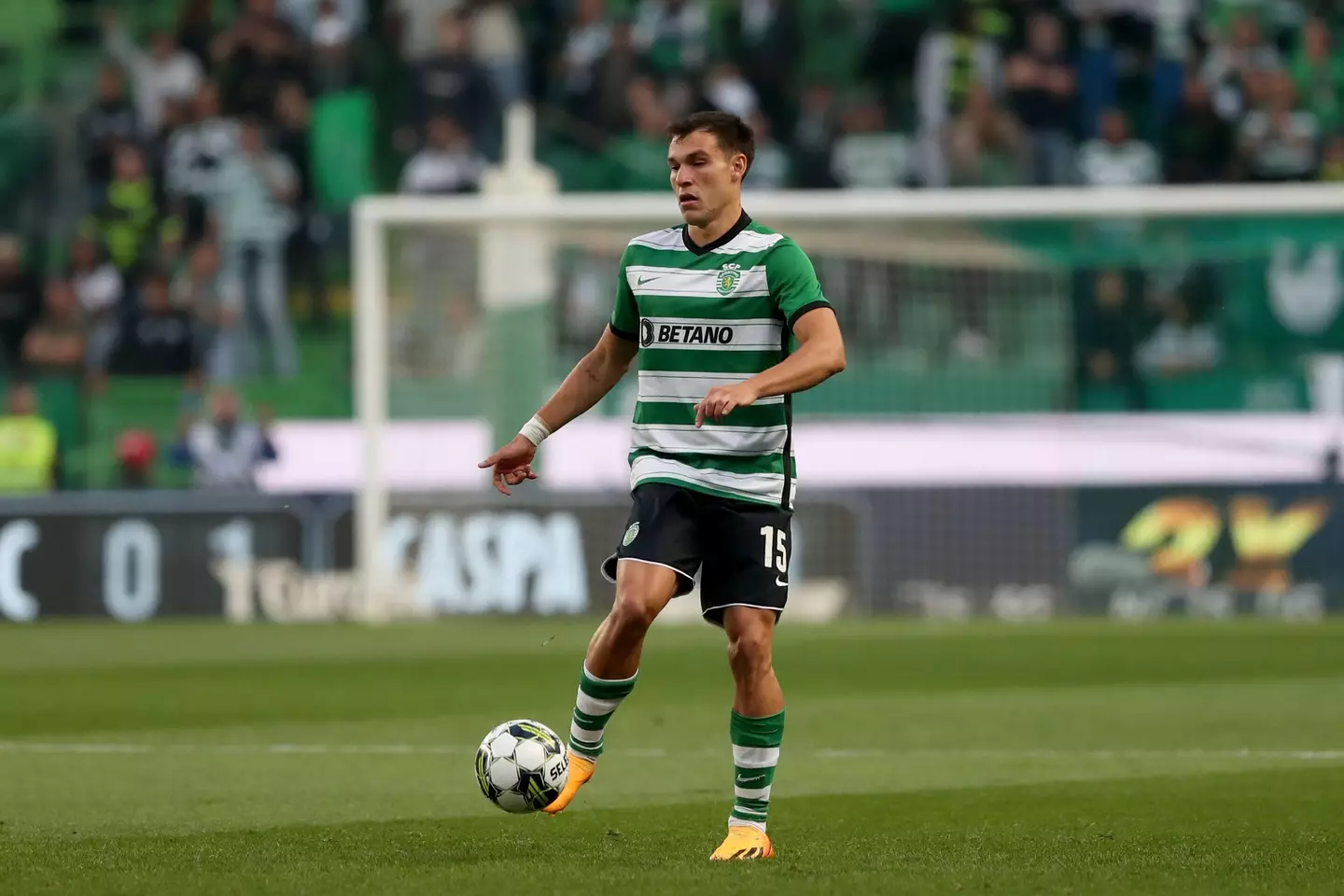 Manuel Ugarte is heading to PSG instead of Chelsea. Image: Alamy