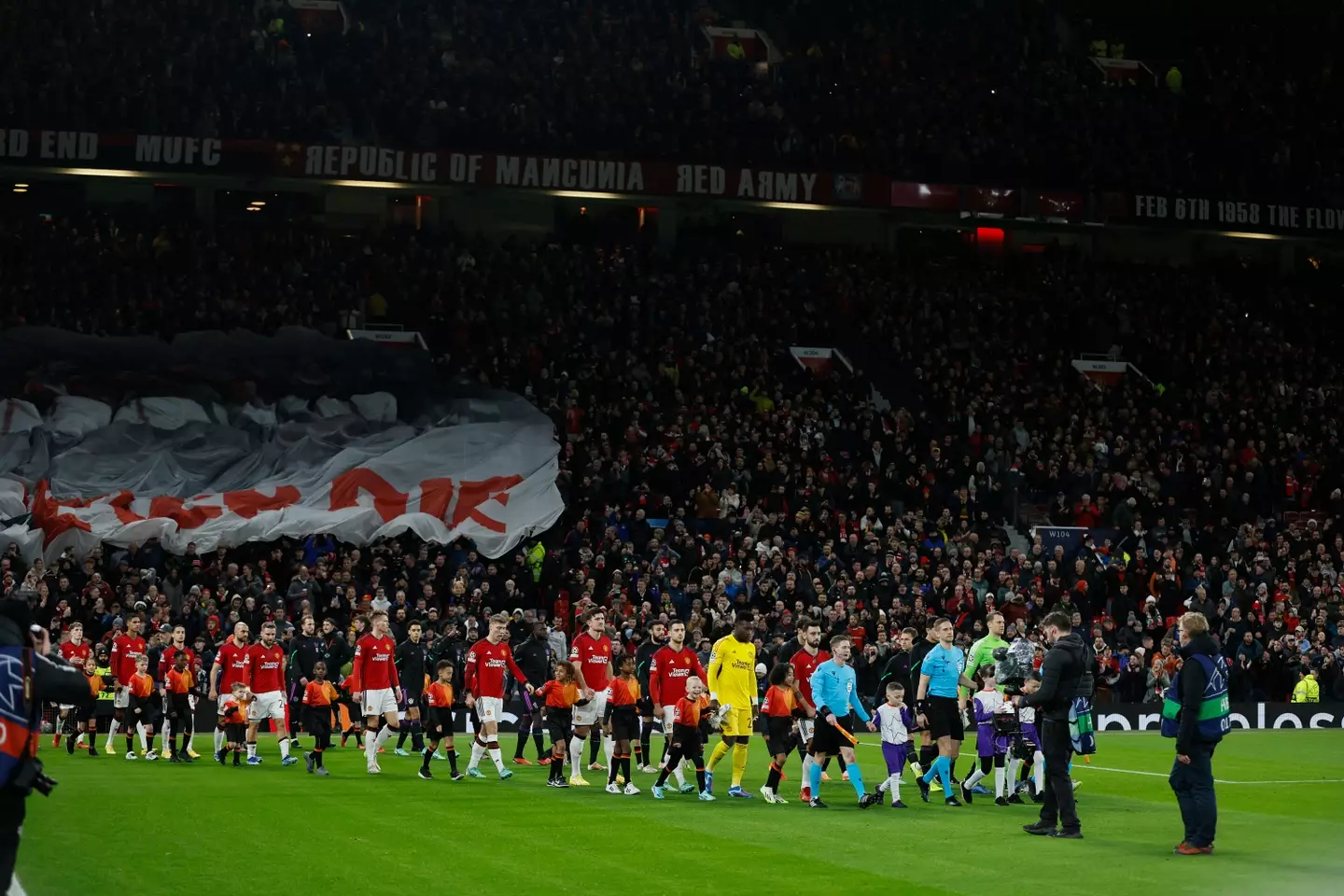 Manchester United and Bayern Munich take to the pitch for their Champions League clash. Image: Getty 