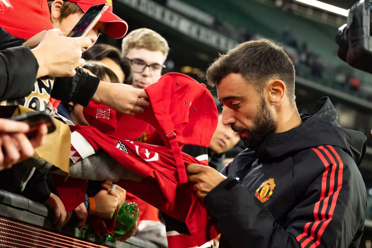Bruno Fernandes always has time for the fans. (Alamy)