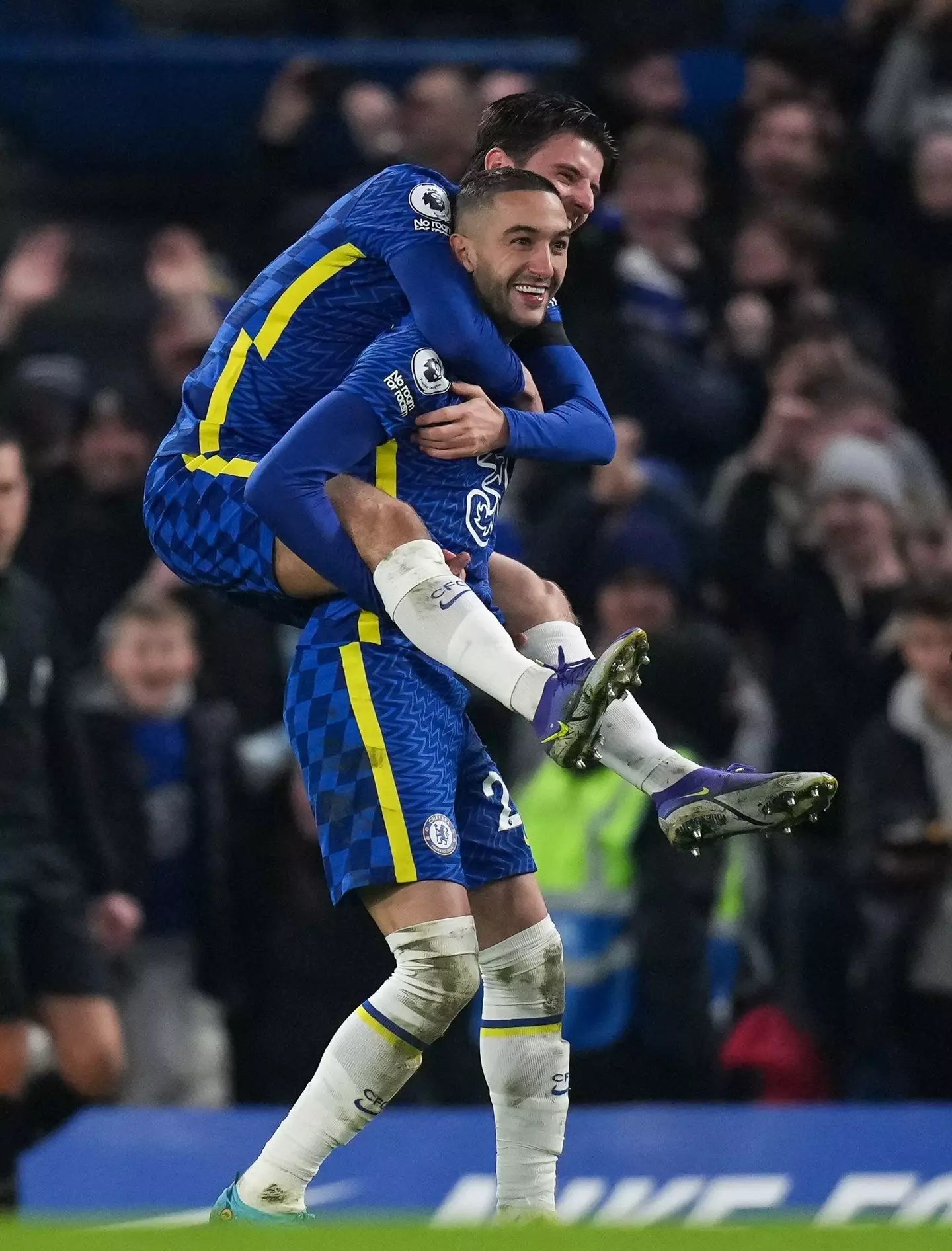 Hakim Ziyech celebrates his goal against Tottenham Hotspur with Mason Mount. (Alamy)