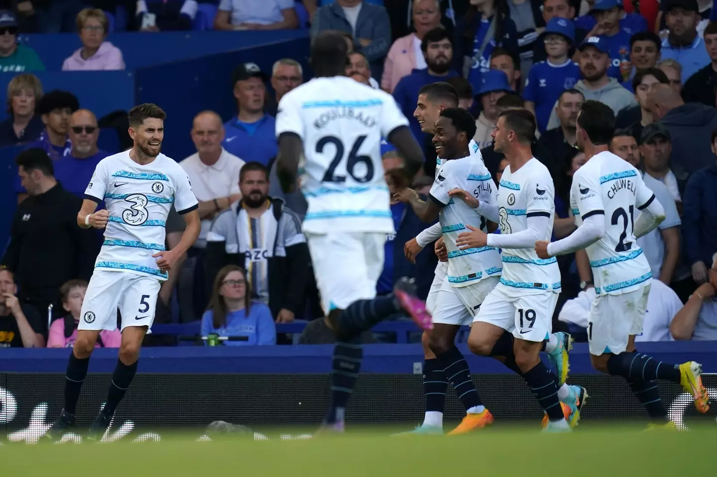 Chelsea's Jorginho (left) celebrates scoring their side's first goal of the game during the Premier League match at Goodison Park, Liverpool. (Alamy)