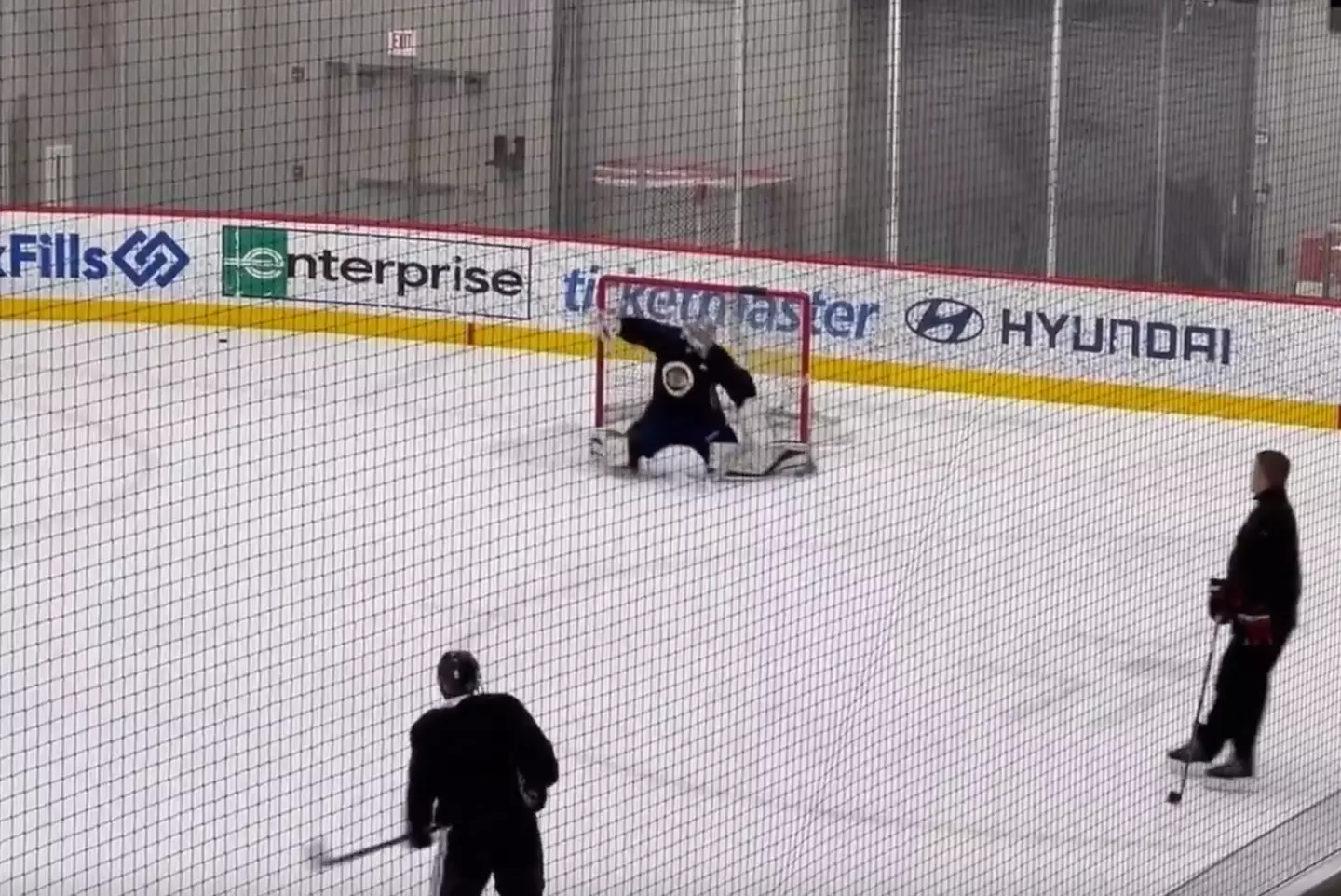 Cech in action. (Image