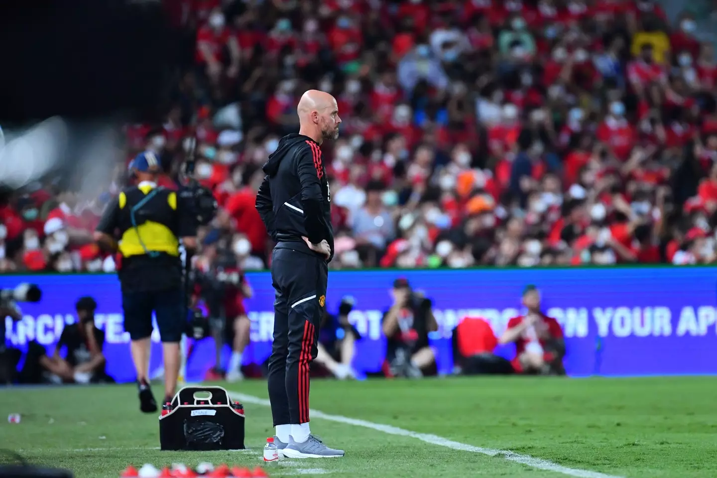 Erik ten Hag on the touchline against Liverpool. (Getty Images)