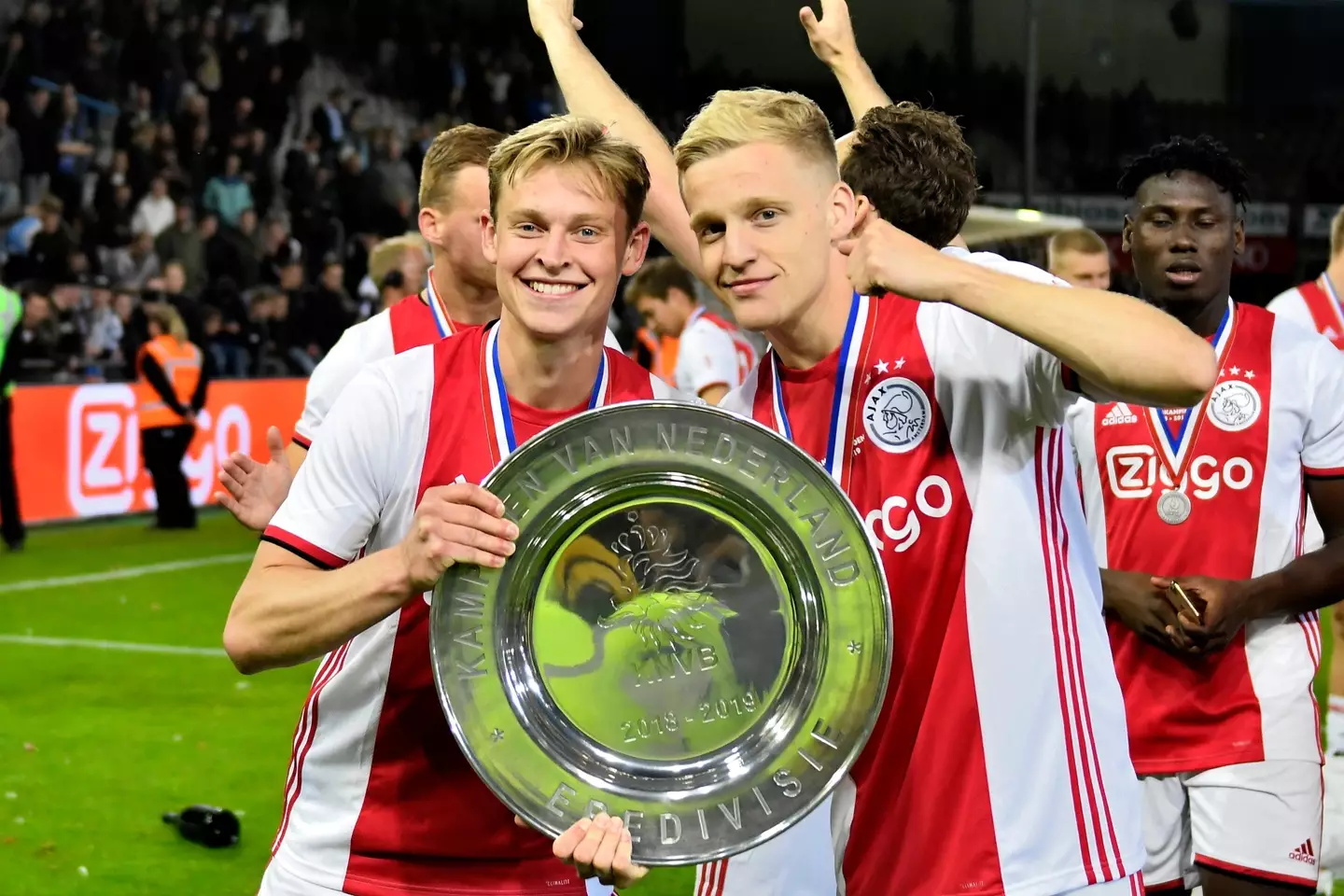 Donny van de Beek celebrates Ajax's 2019 league title alongside Frenkie de Jong