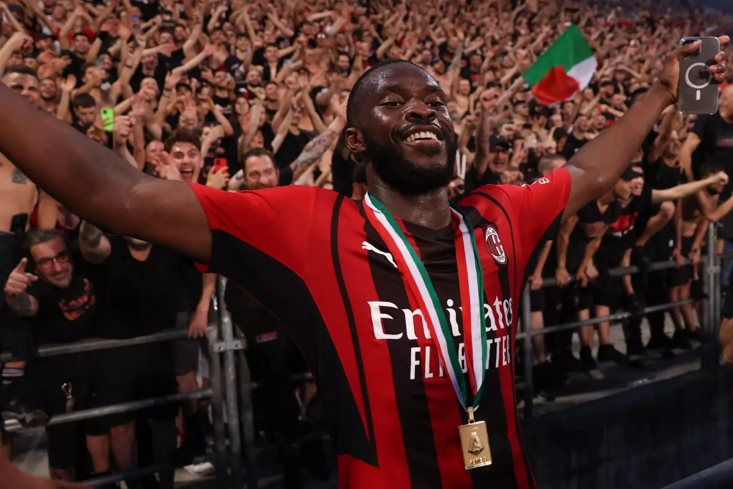 Tomori celebrates winning the Serie A title. Image: PA Images