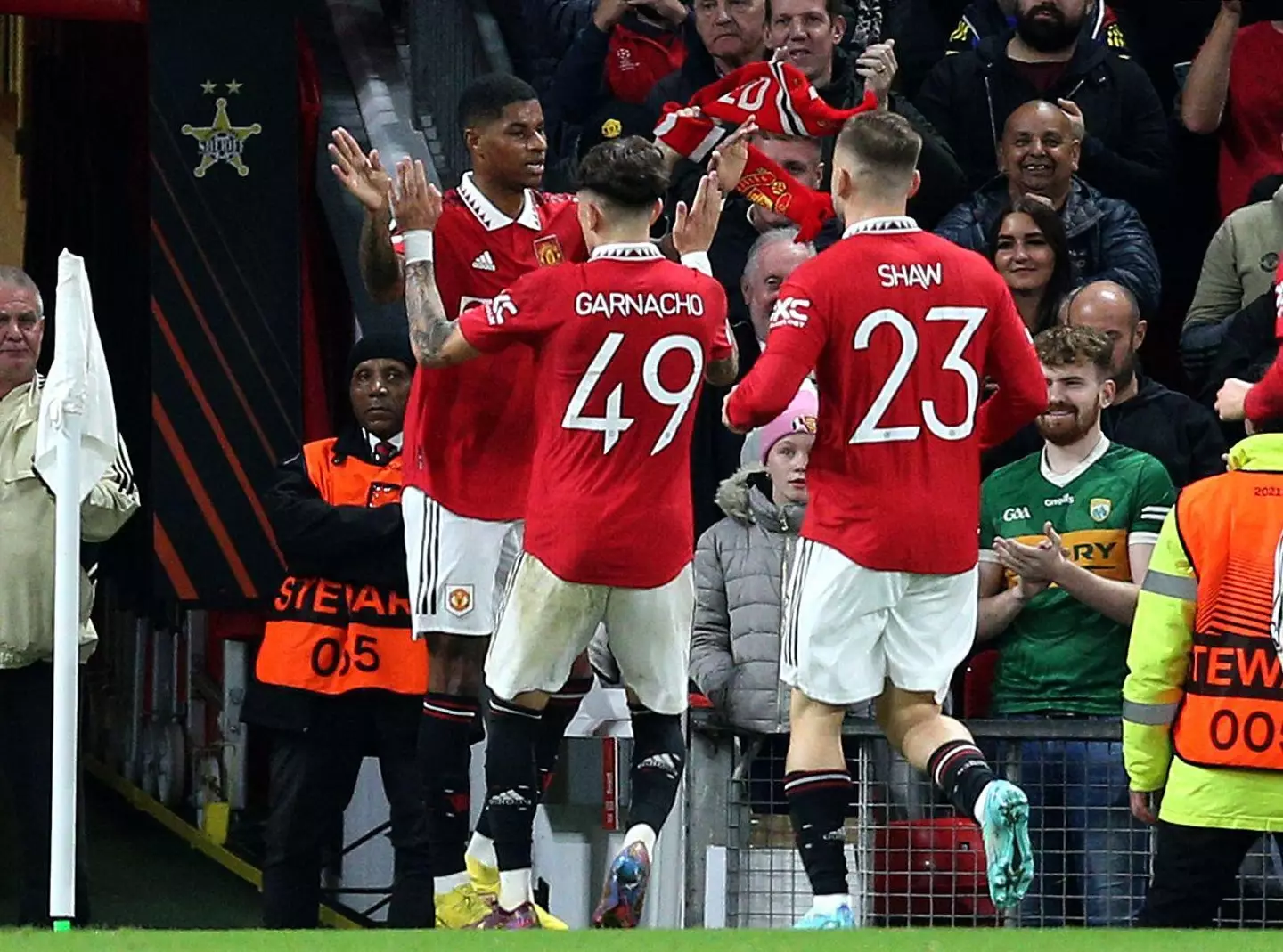 Rashford celebrates his goal against FC Sheriff with Alejandro Garnacho and Luke Shaw. (Alamy)