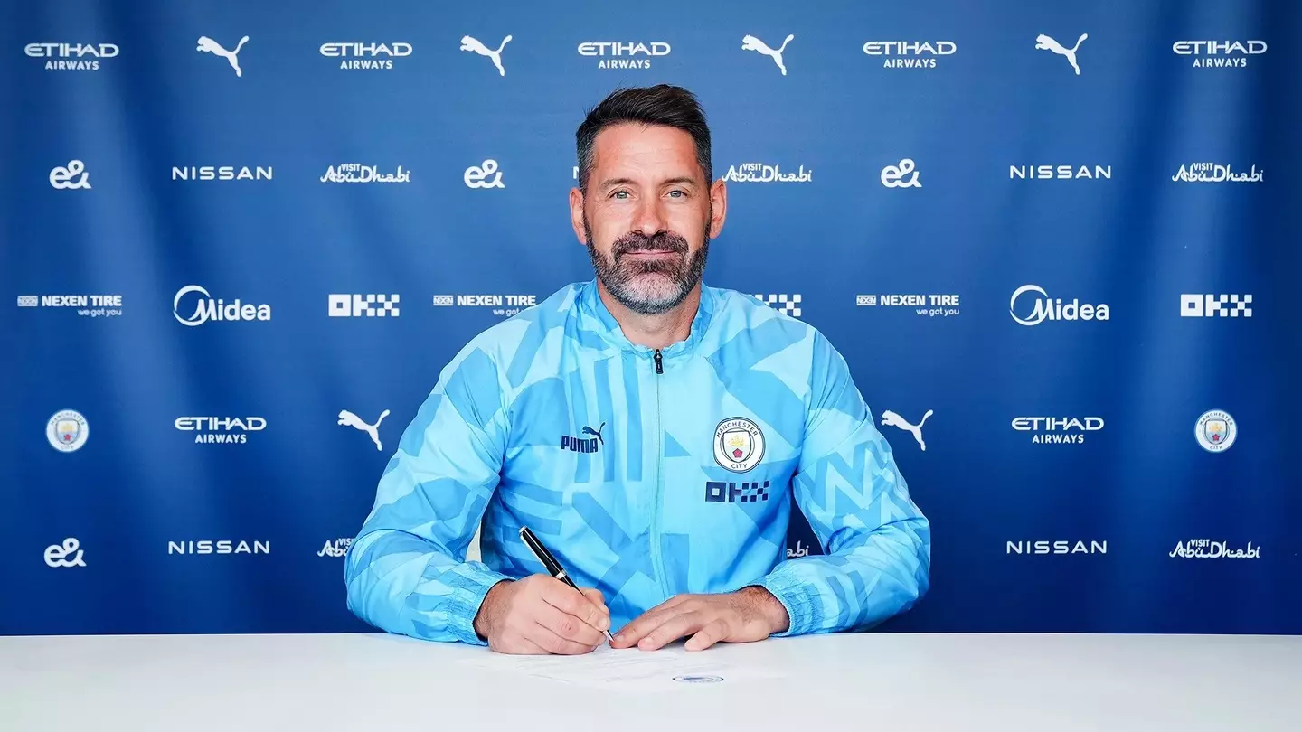 Scott Carson poses after signing his contract extension (Photo via ManCity.com / Manchester City)