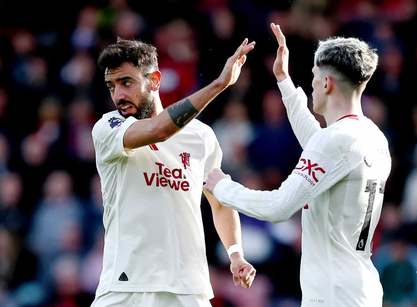 Alejandro Garnacho celebrates with Bruno Fernandes after Manchester United score a goal. Image: Getty 