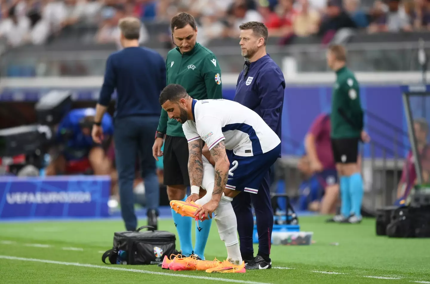 Kyle Walker forced to change his boots after slipping on the turf. Image: Getty