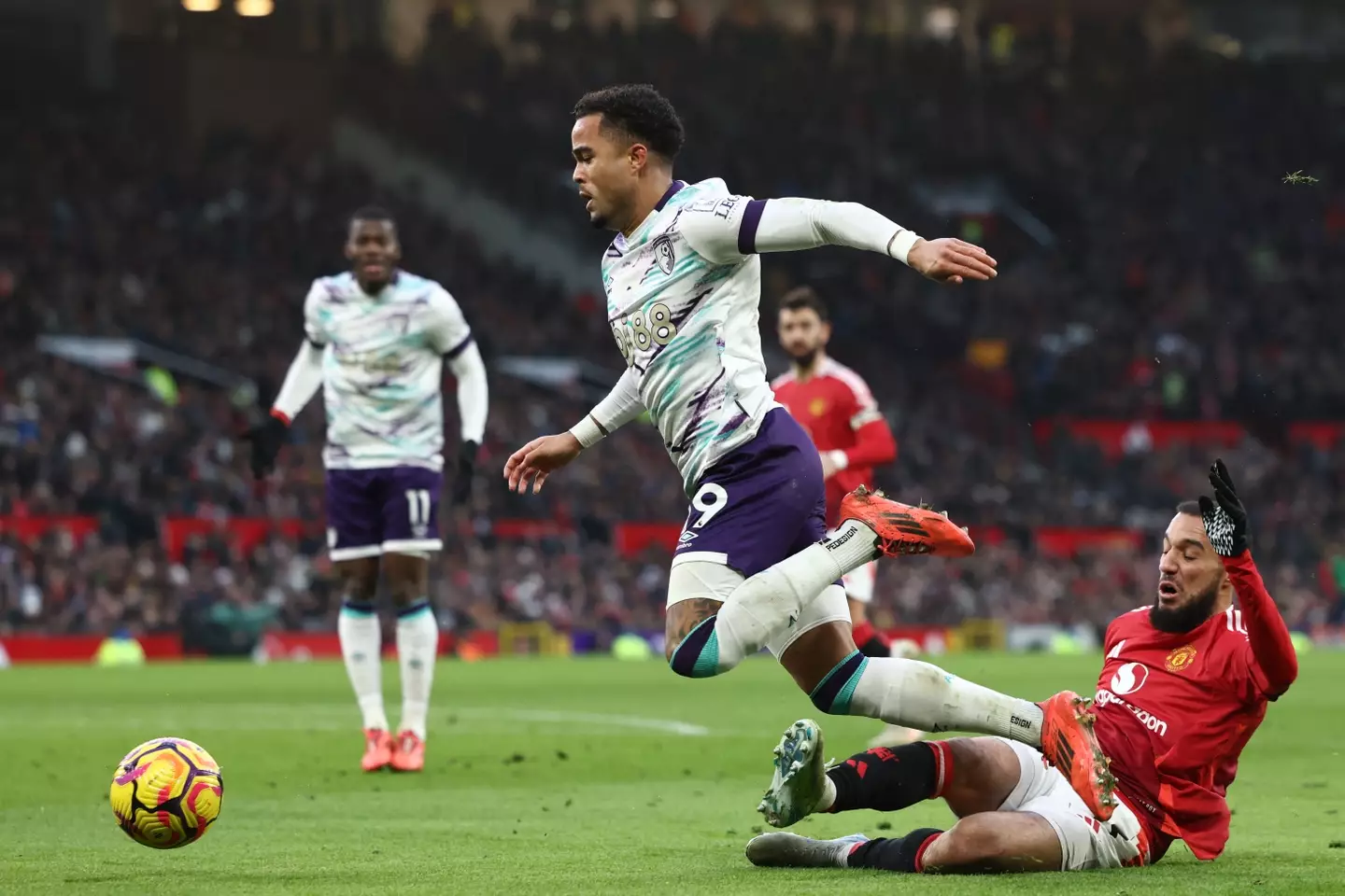 Noussair Mazraoui fouled Justin Kluivert inside the penalty area. Image: Getty