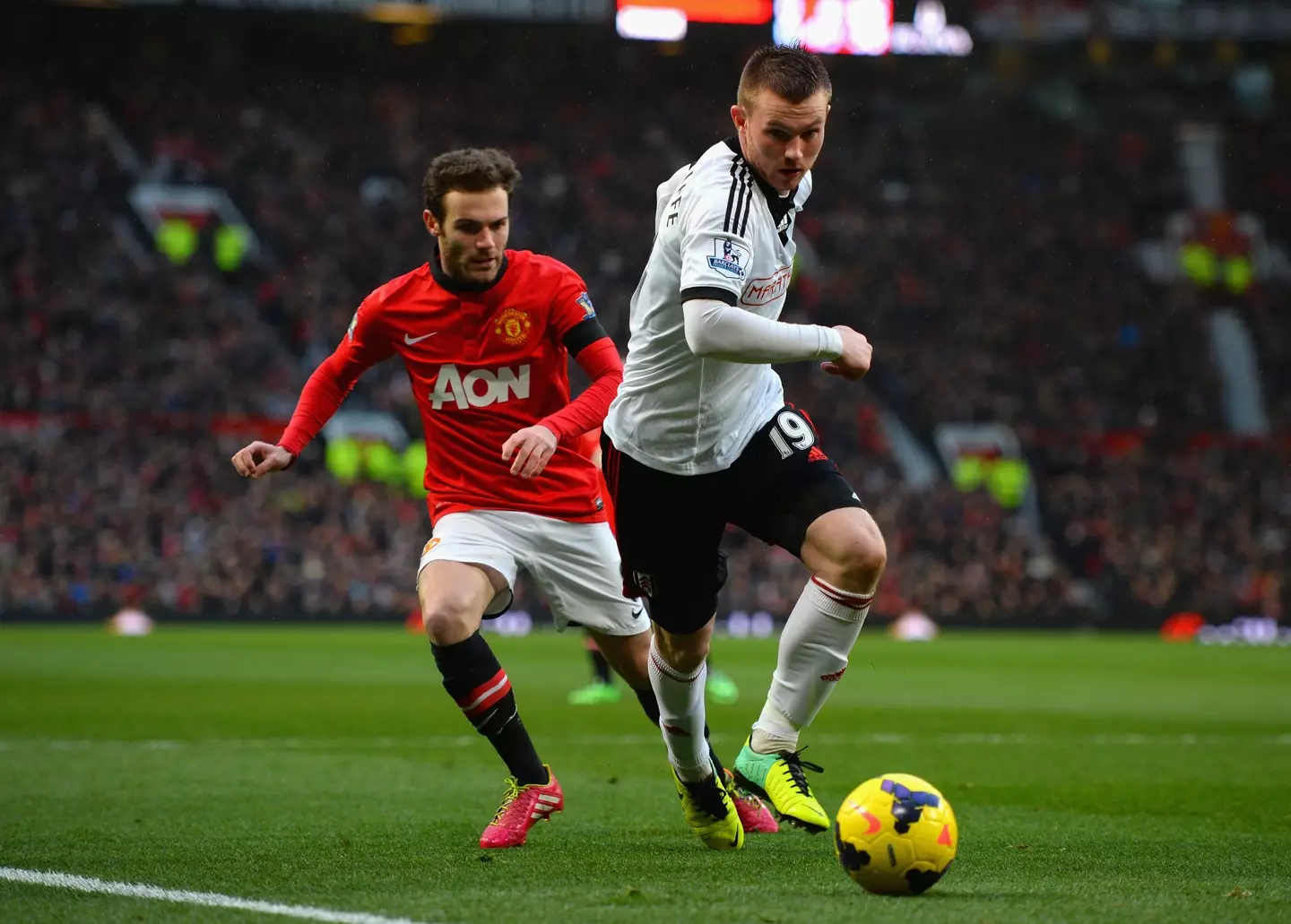 Tunnicliffe playing for Fulham against United in 2014. (Image