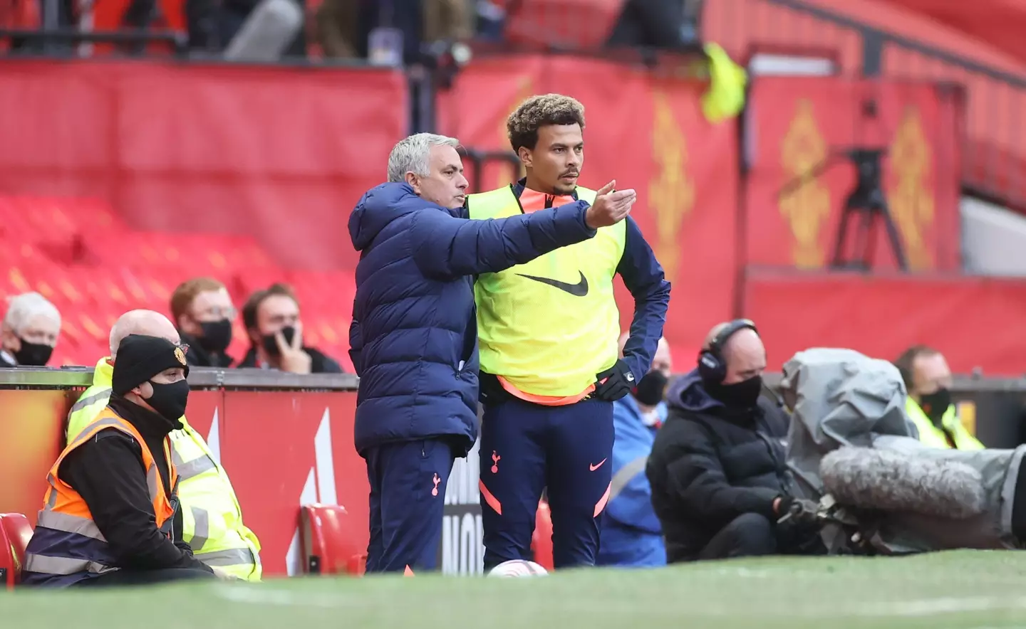 Dele Alli receives instructions from Jose Mourinho before entering the pitch. Image: Getty