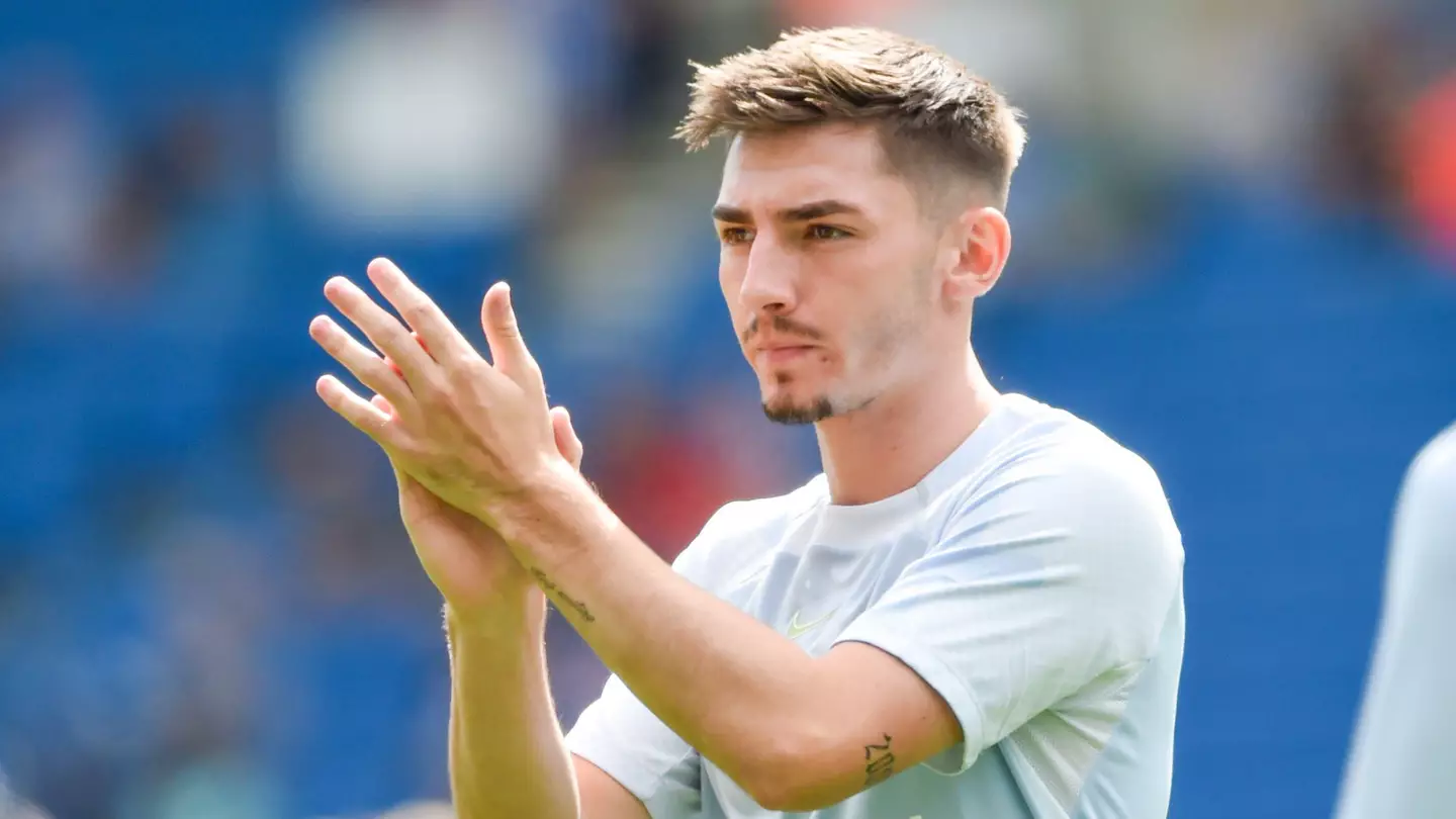 Billy Gilmour warming up before Brighton vs Leicester City. (Alamy)