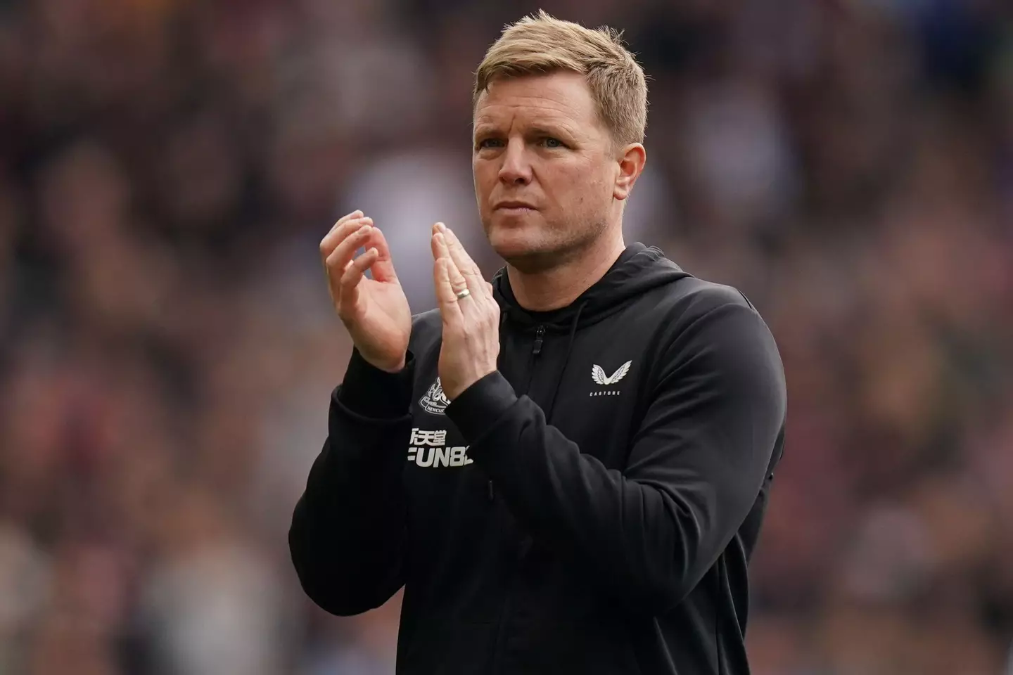 Eddie Howe applauds the fans after Newcastle United's defeat to Aston Villa. Image: Alamy