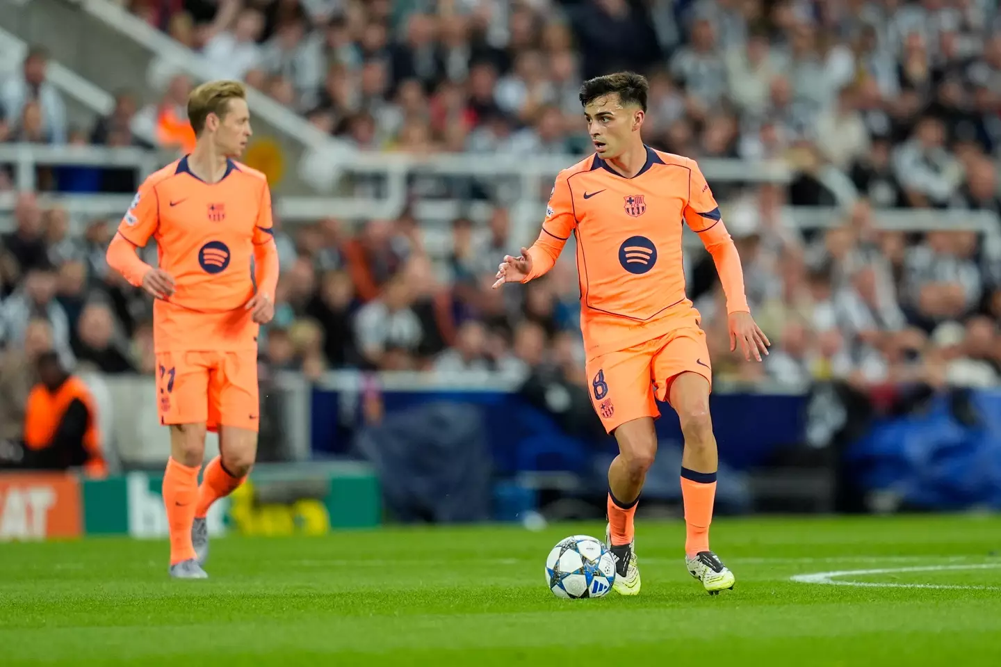 Pedri and Frenkie de Jong drew praise as Barcelona beat Newcastle United. Image: Getty