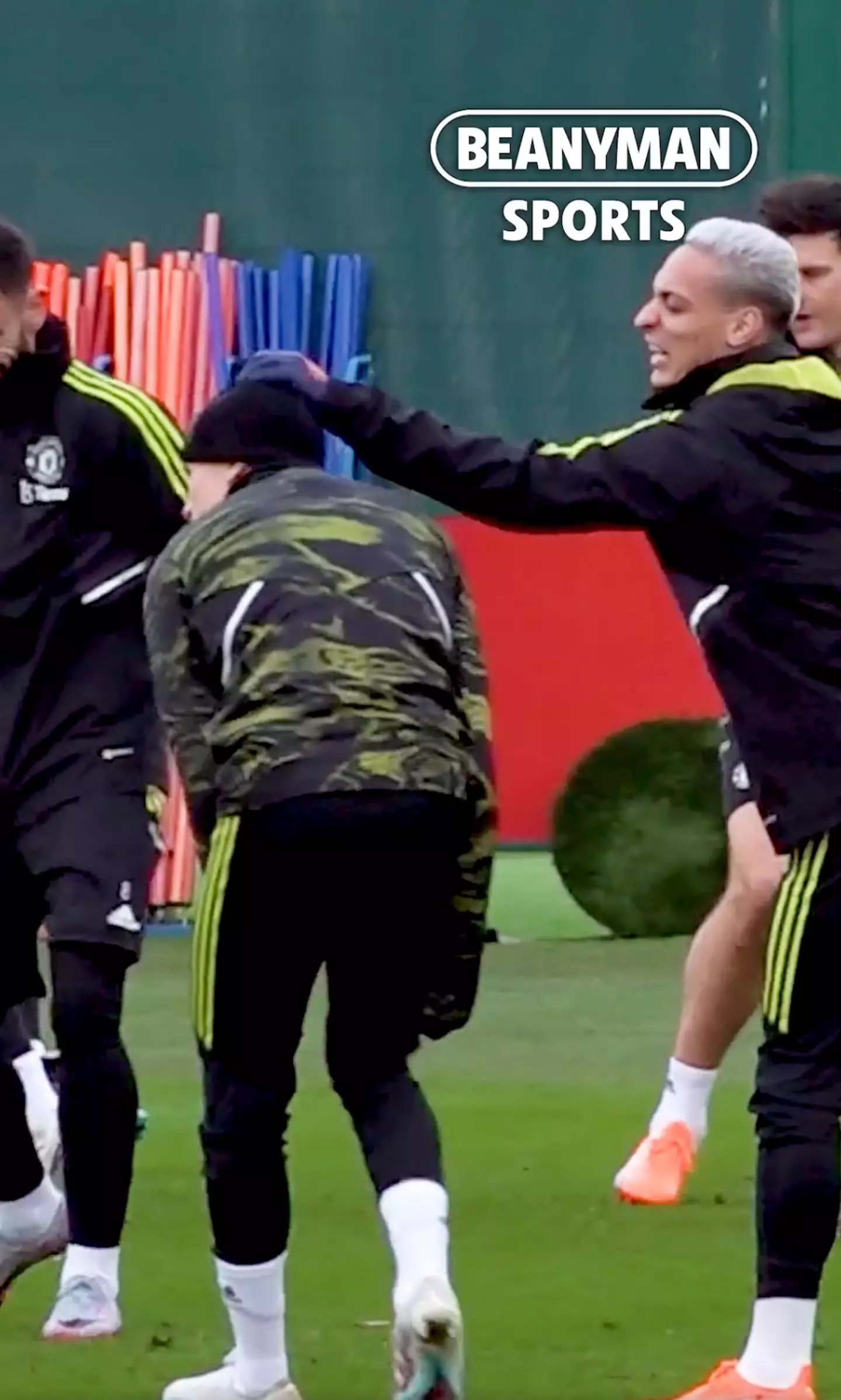 Antony snatched Garnacho's hat, which made the squad laugh. (Image