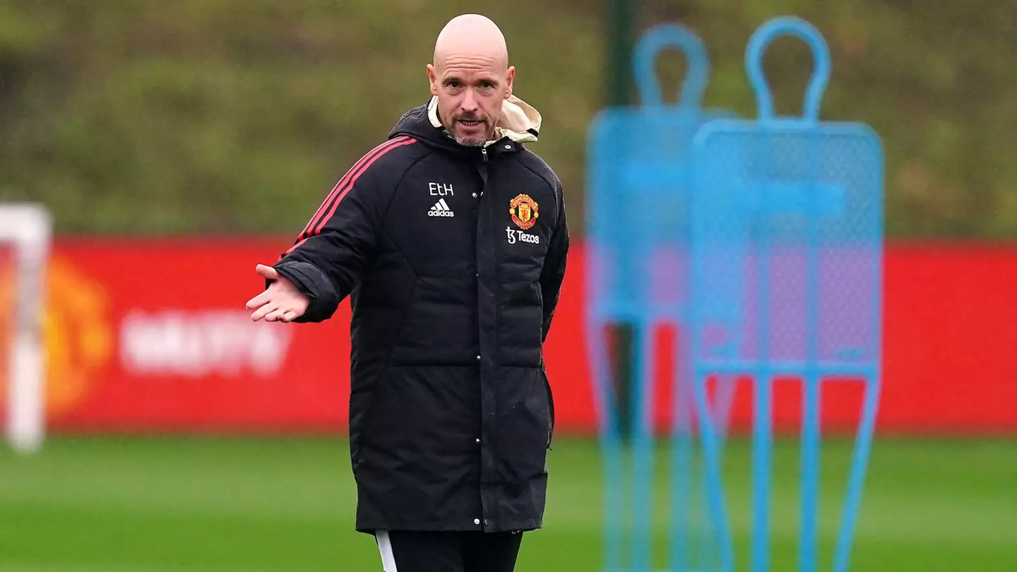 Erik ten Hag in Manchester United training. (Alamy)