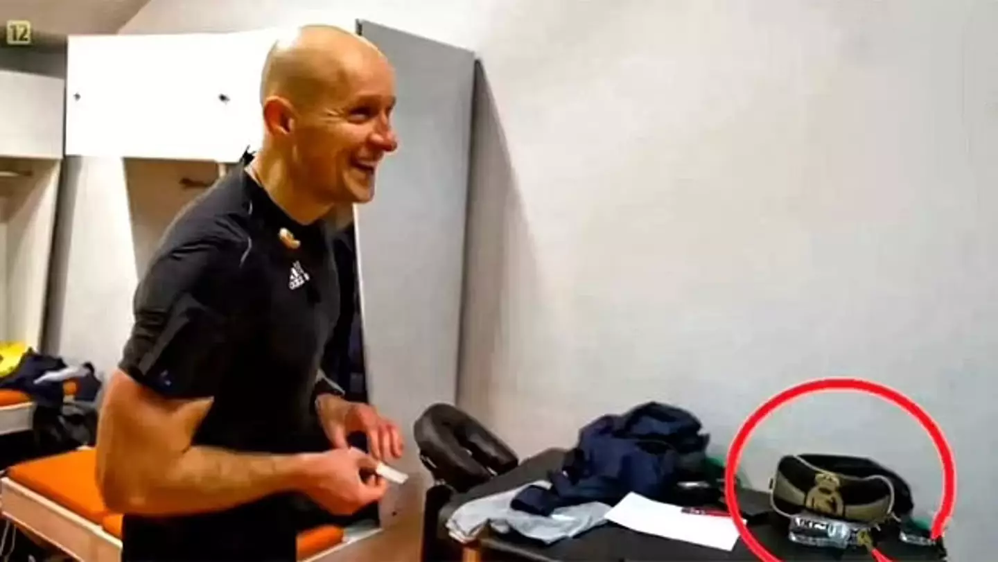 SPORT mentioned Szymon Marciniak being present in a locker room with a Real Madrid bag. Image: 12