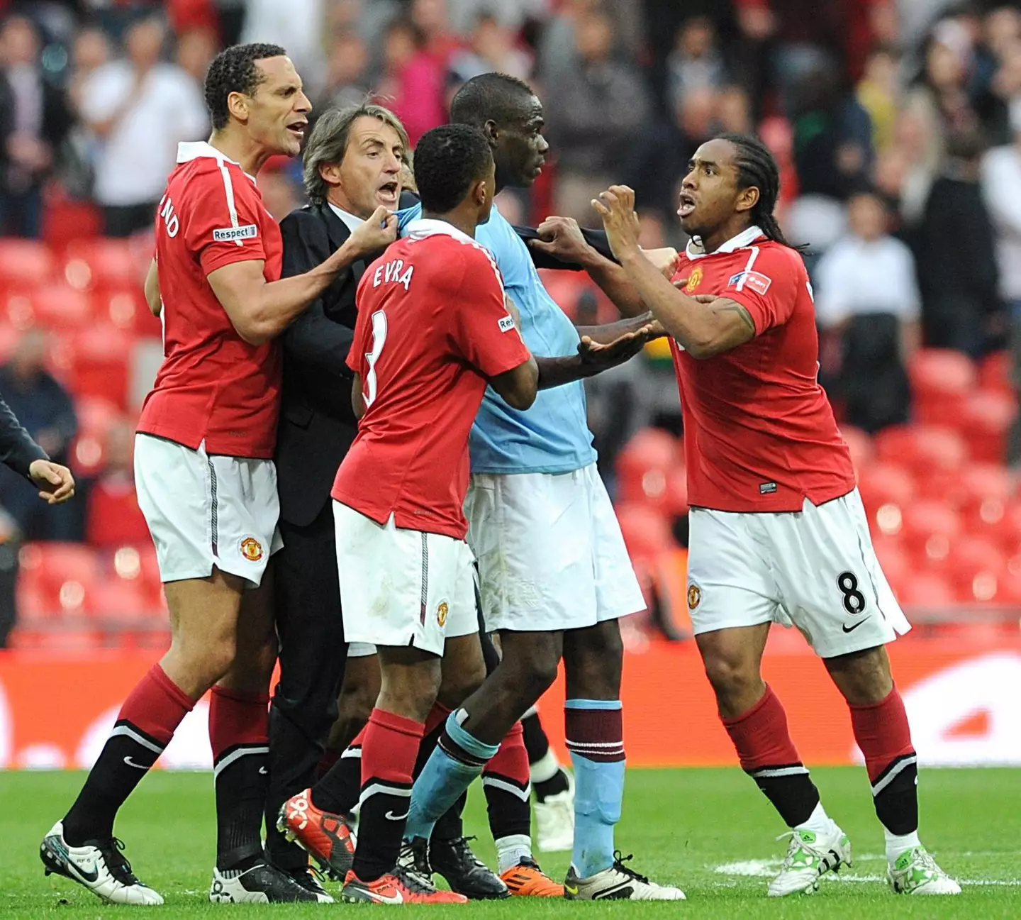 Mario Ballotelli fight with Manchester United players