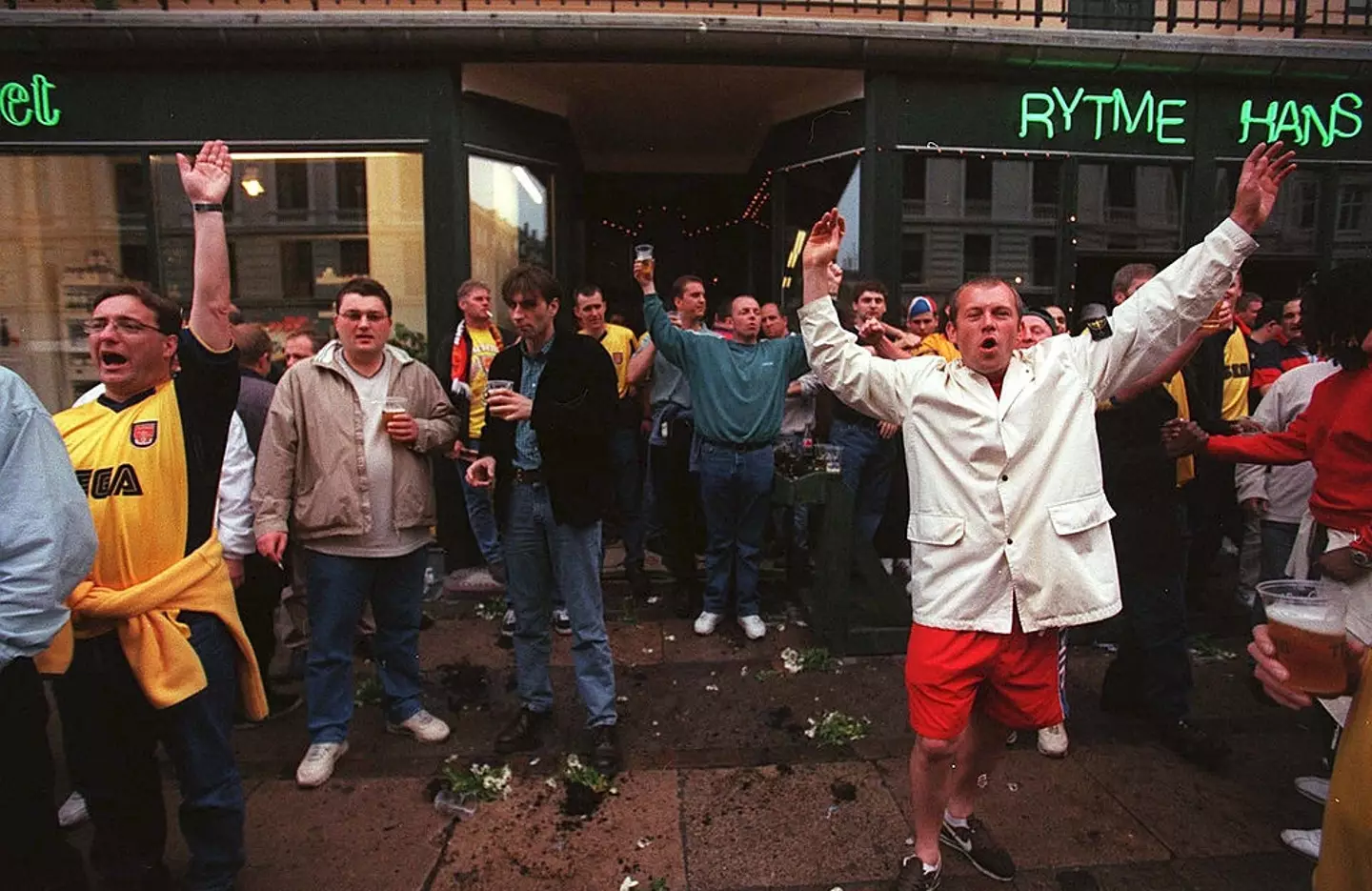 Arsenal fans in Copenhagen for the 2000 UEFA Cup final (Credit:Getty)