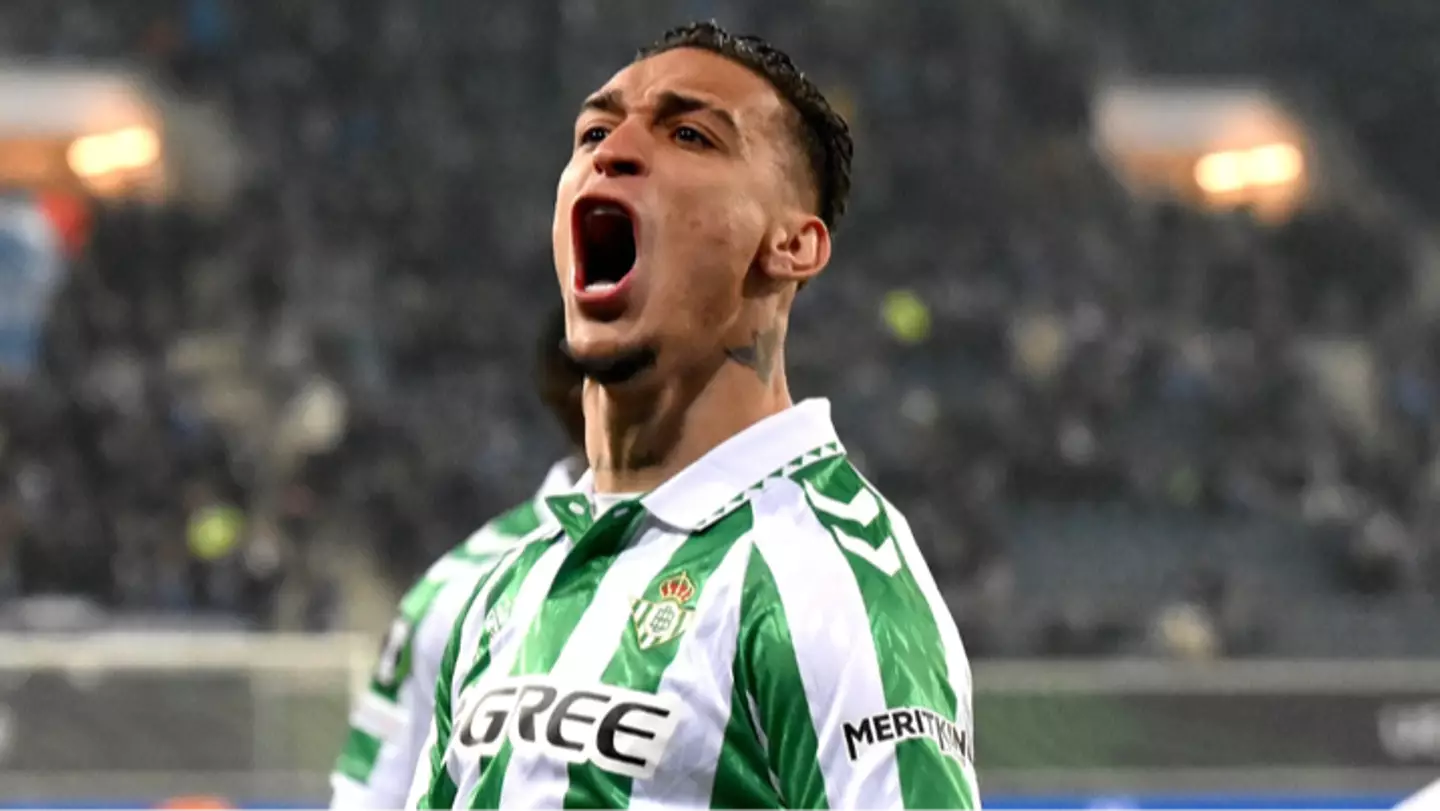 Shock European giants 'open talks' to sign Antony from Man Utd in 'cut-price' deal