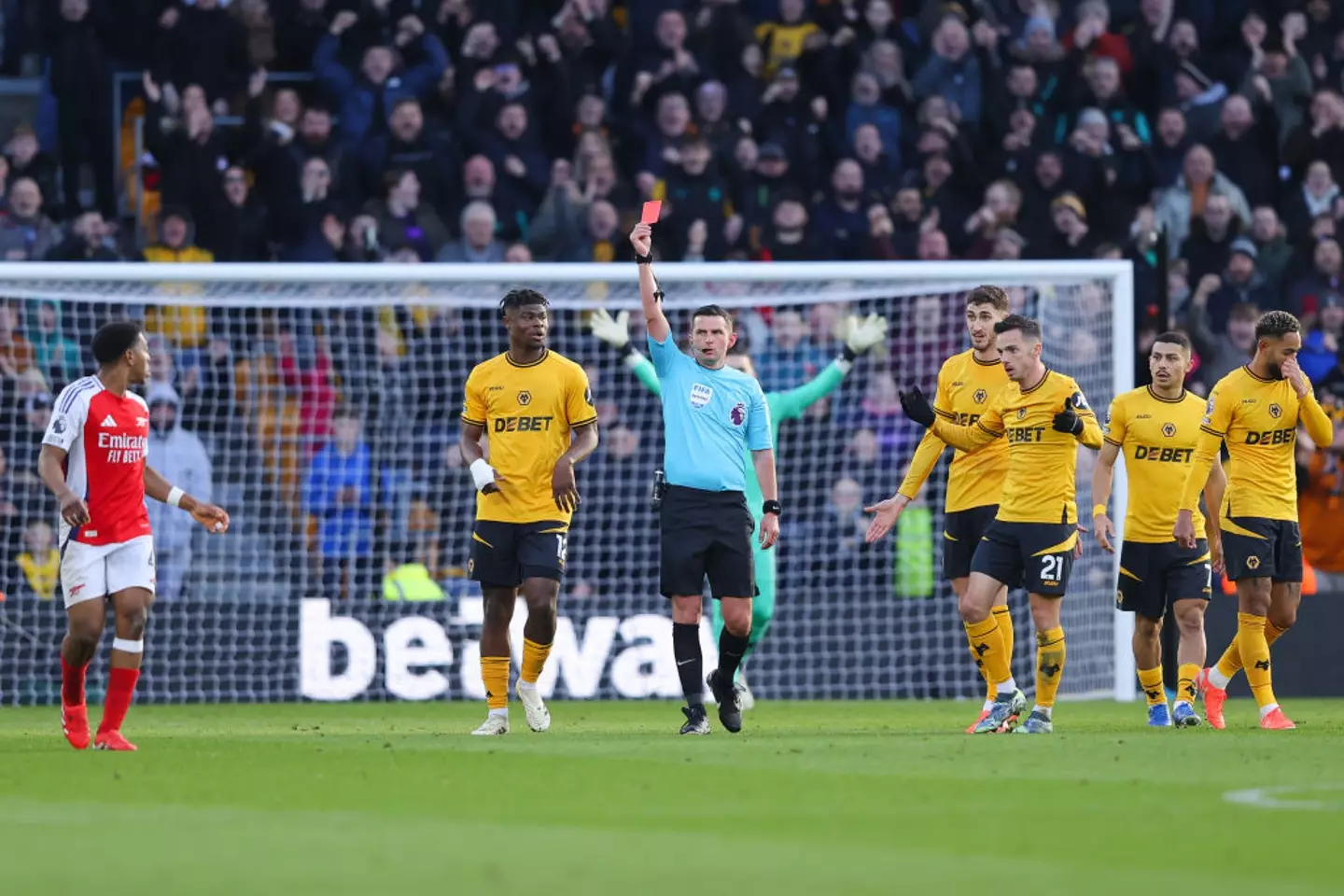 Premier League referee Michael Oliver incorrectly showed a red card to Arsenal's Myles Lewis-Skelly during the match against Wolves. (Image: Getty)