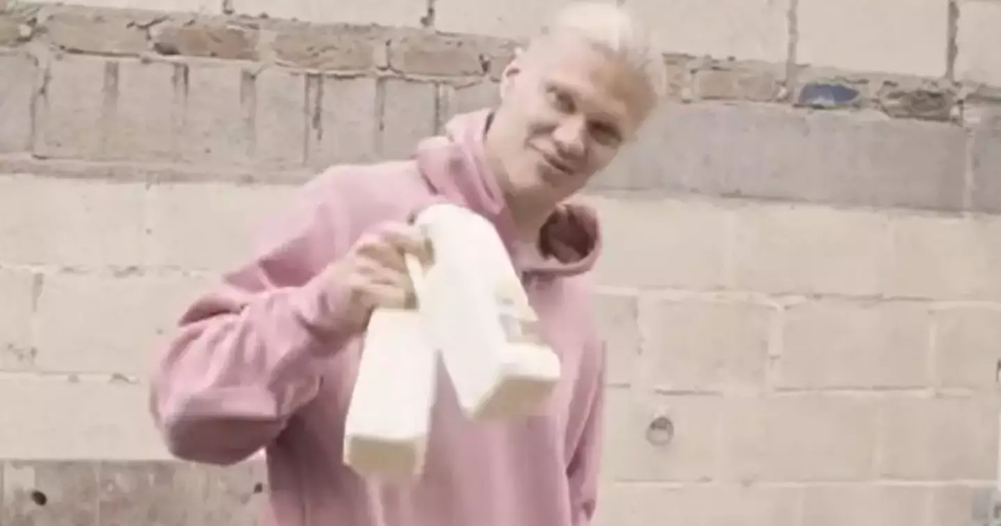 Erling Haaland buying raw milk. Image: YouTube